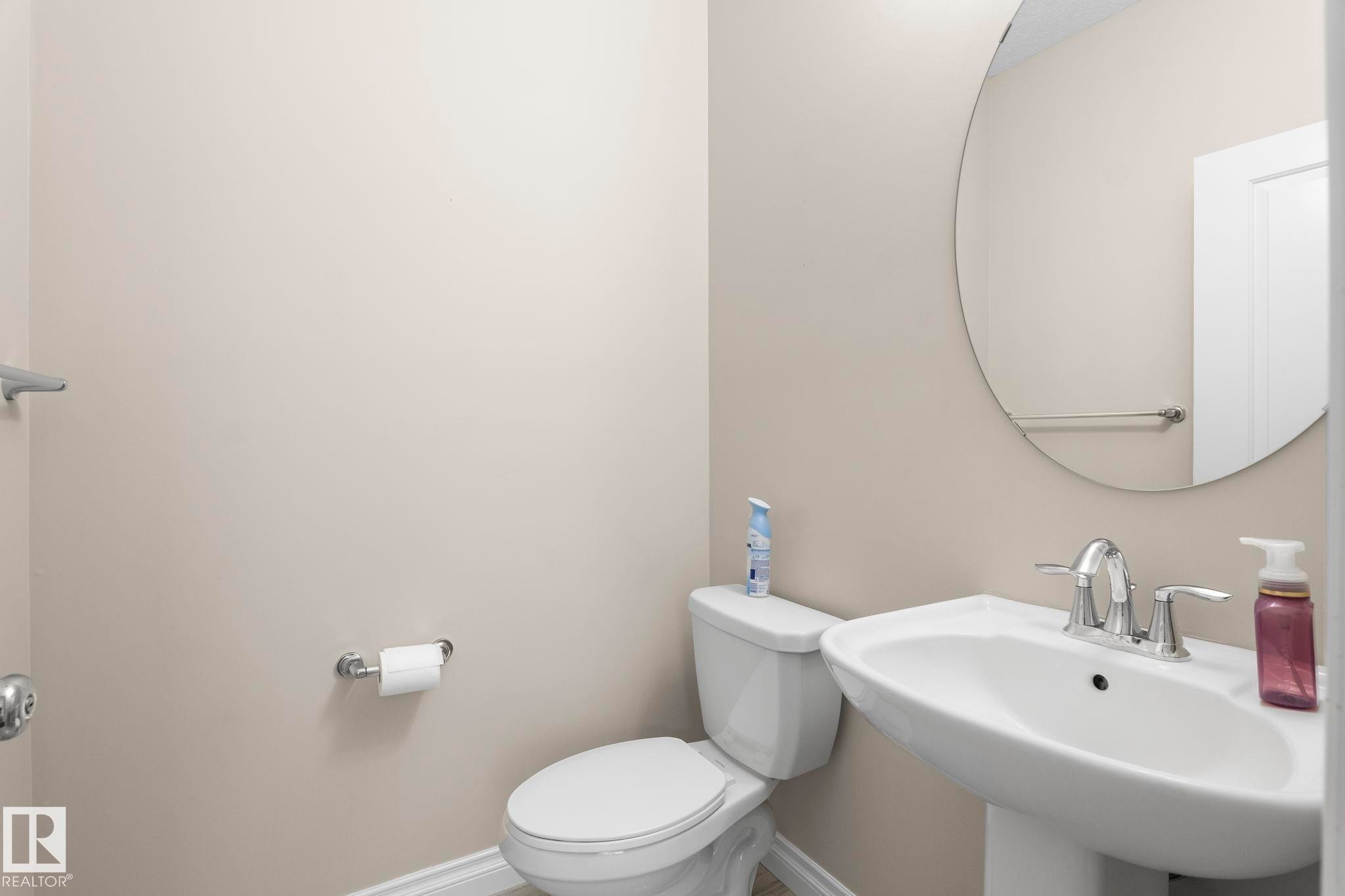 Bathroom - 6927 Cardinal Wynd Sw, Edmonton, AB - Indoor Photo Showing Bathroom