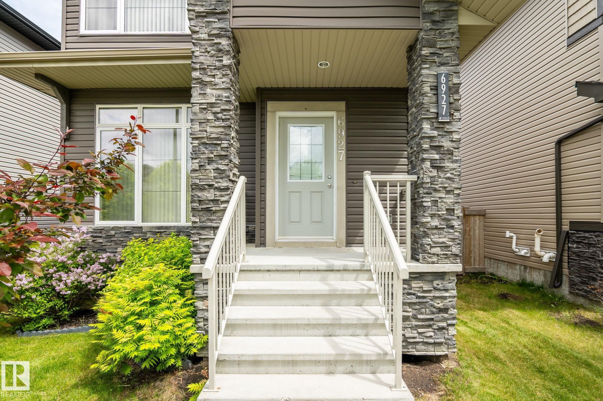 Exterior entry - 6927 Cardinal Wynd Sw, Edmonton, AB - Outdoor