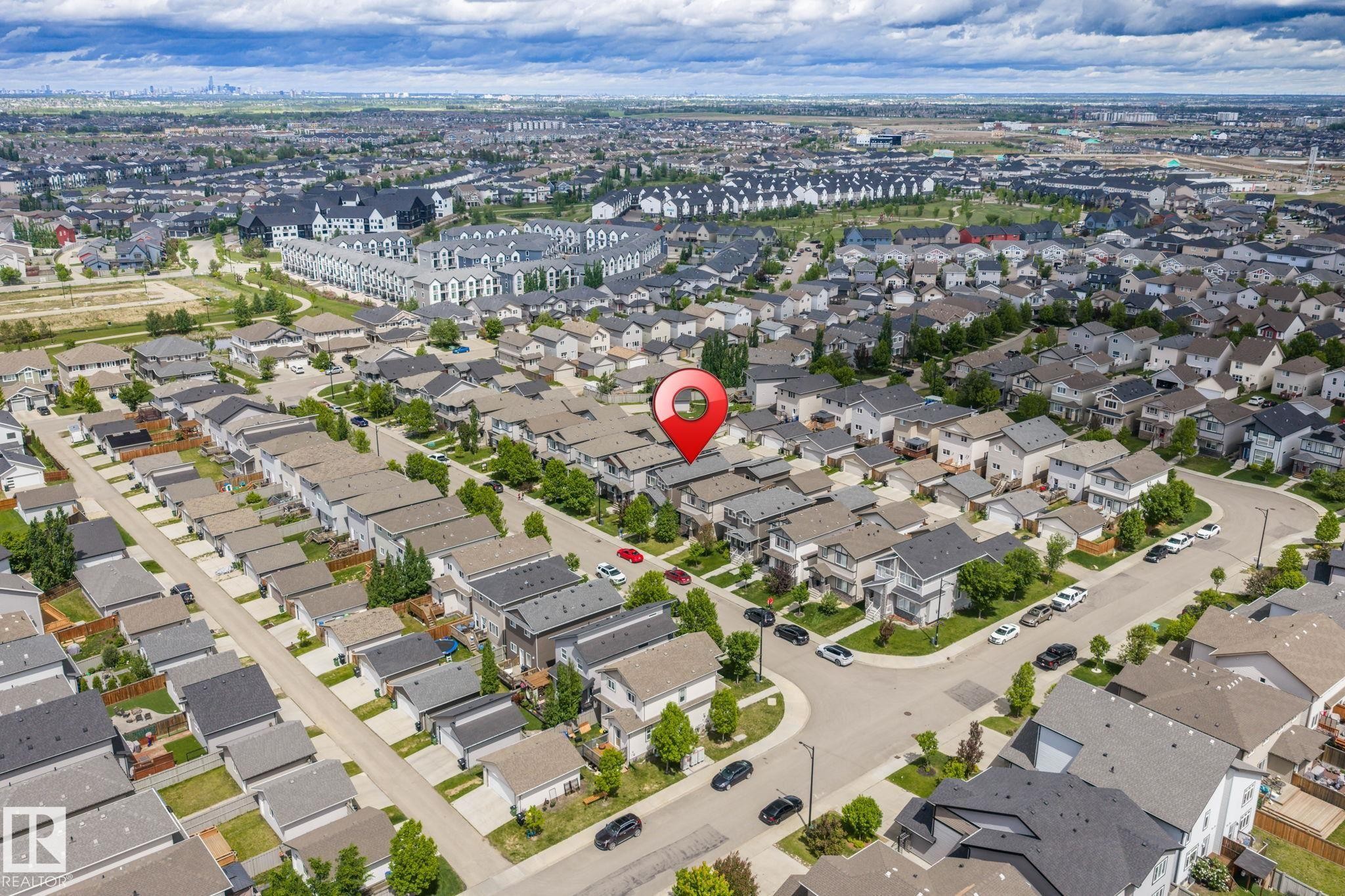 Residential neighborhood featuring a grid of detached homes with varied architectural styles and dark-pitched roofs - 6927 Cardinal Wynd Sw, Edmonton, AB - Outdoor With View