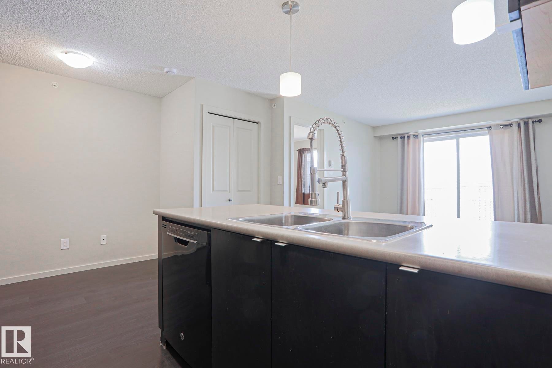 411 3353 16A Avenue, Edmonton, AB