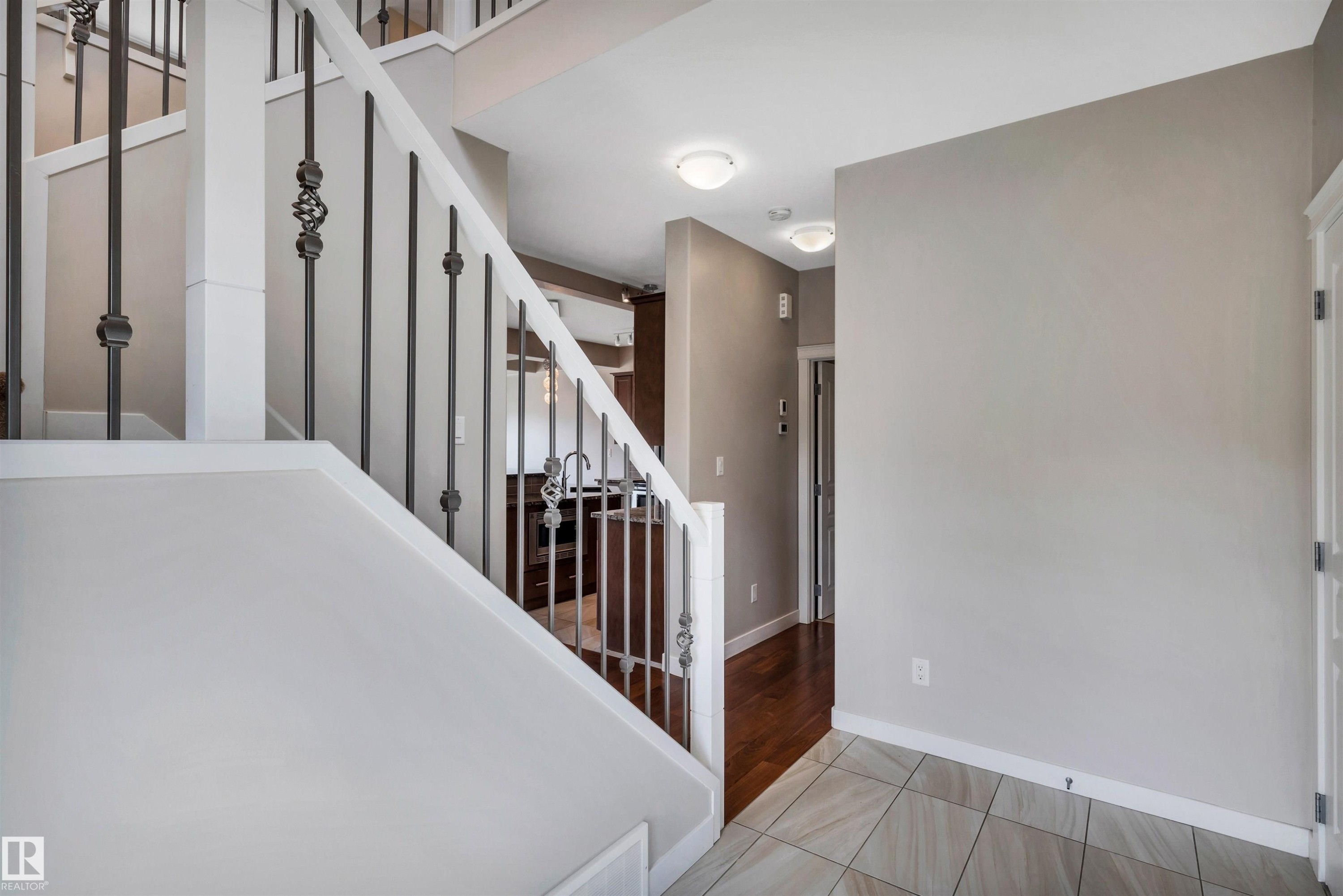 1461 Watt Drive Sw, Edmonton, AB - Indoor Photo Showing Other Room