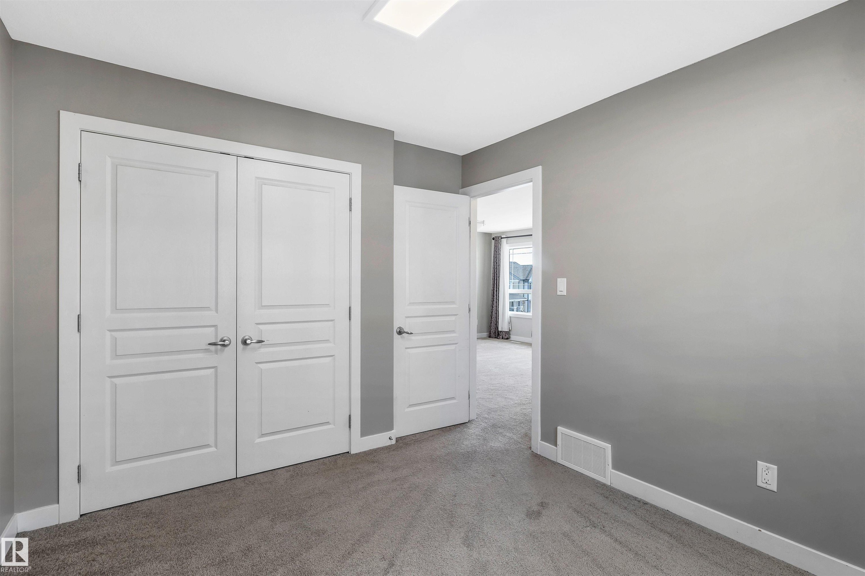 1461 Watt Drive Sw, Edmonton, AB - Indoor Photo Showing Other Room