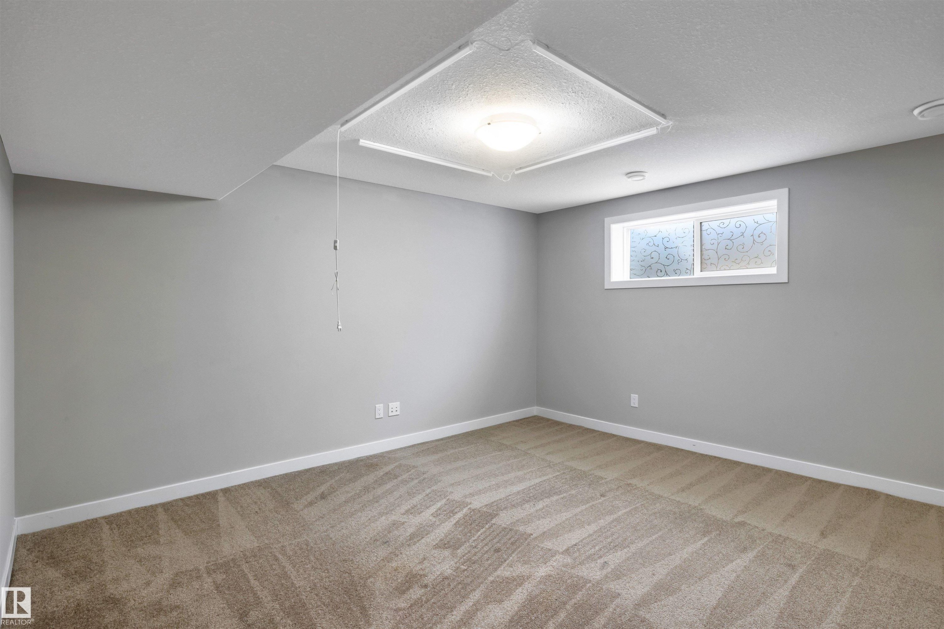 1461 Watt Drive Sw, Edmonton, AB - Indoor Photo Showing Other Room