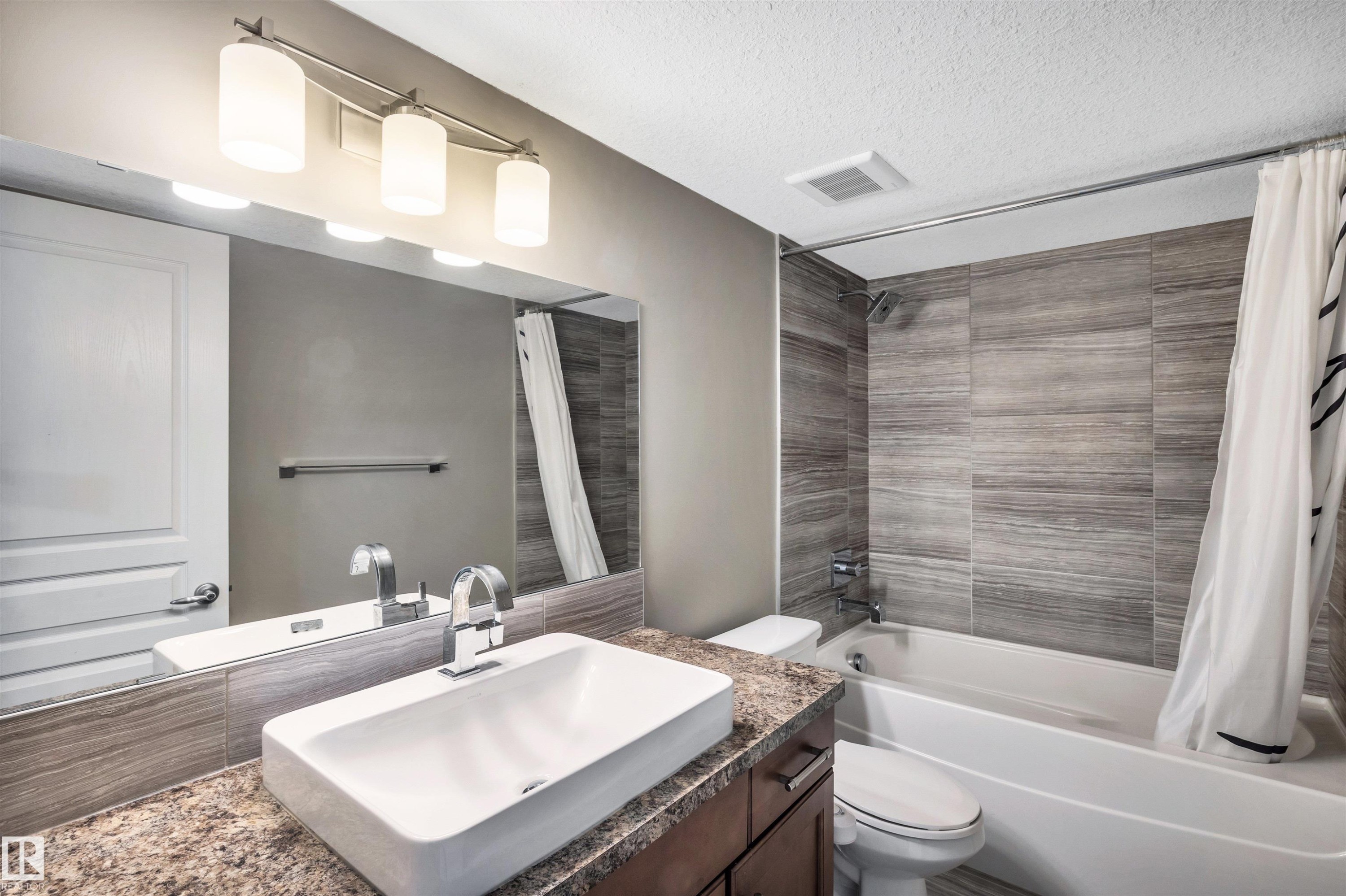 1461 Watt Drive Sw, Edmonton, AB - Indoor Photo Showing Bathroom