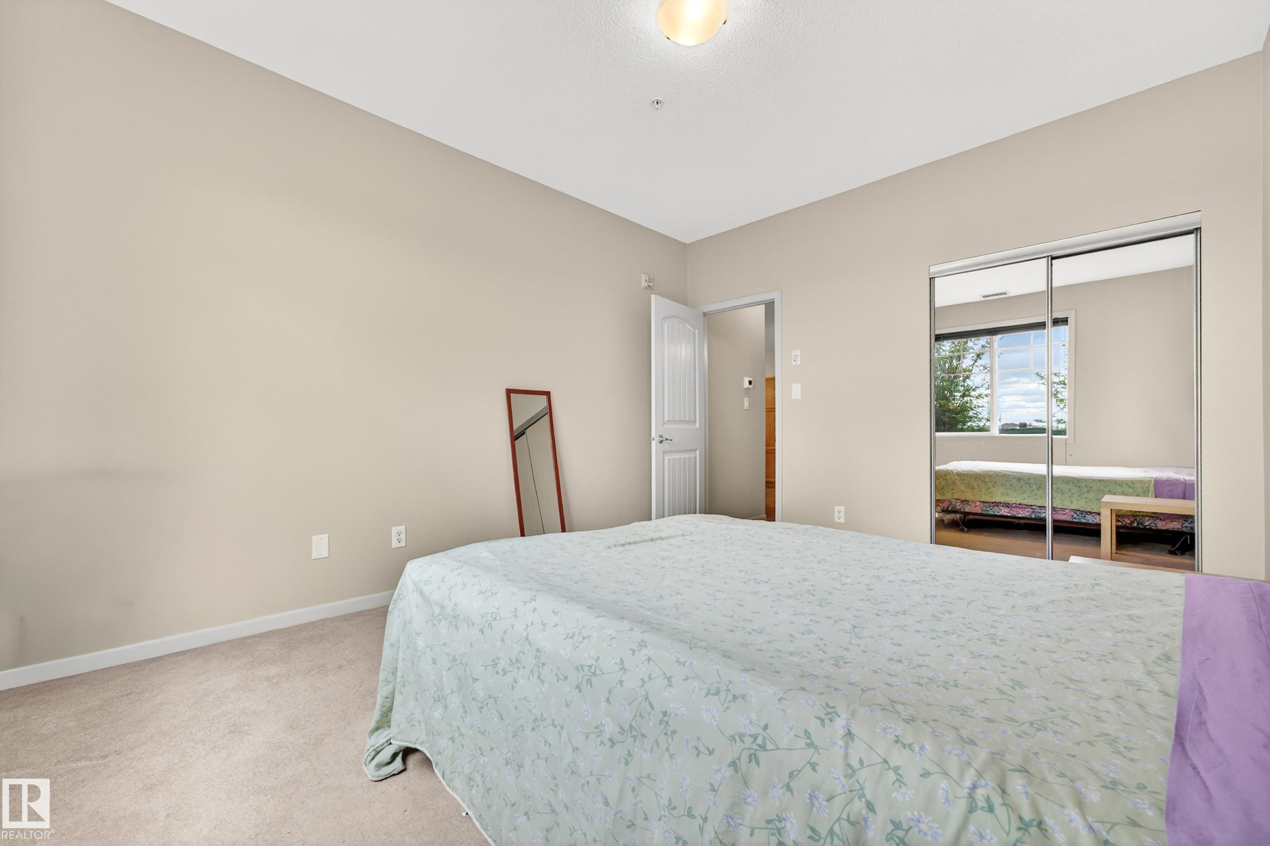 Neutral tone walls with light-colored carpeting - 133 2503 Hanna Crescent, Edmonton, AB