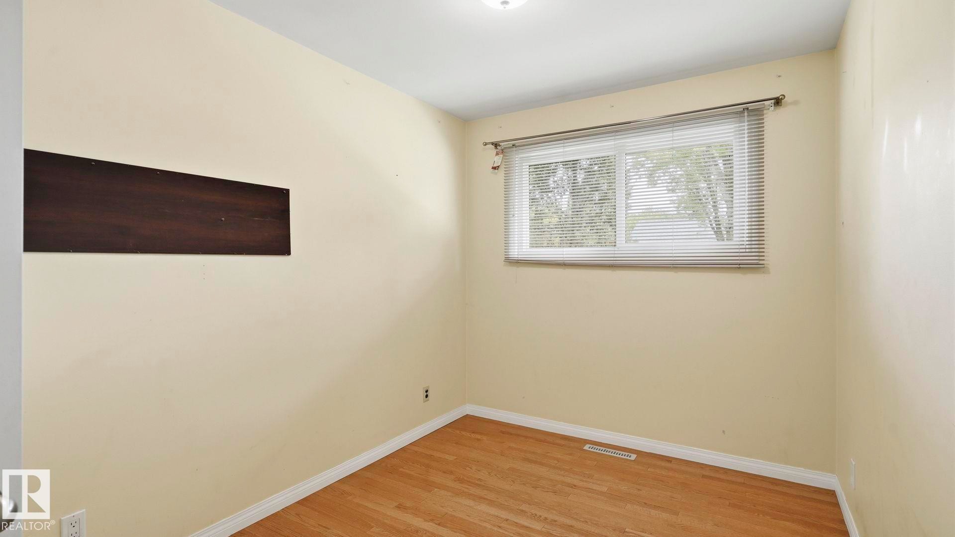Empty room - 13008 105 Street Nw, Edmonton, AB - Indoor Photo Showing Other Room
