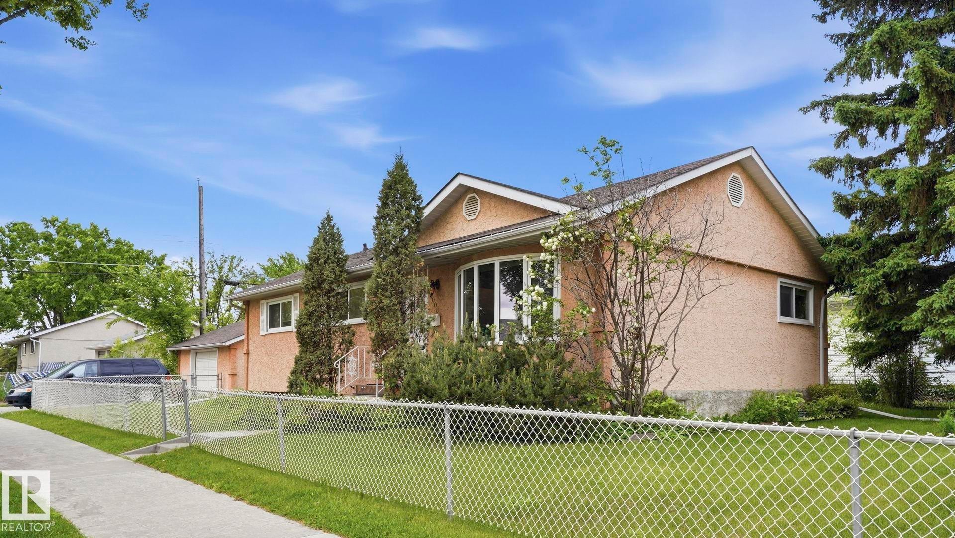 Front house - 13008 105 Street Nw, Edmonton, AB - Outdoor
