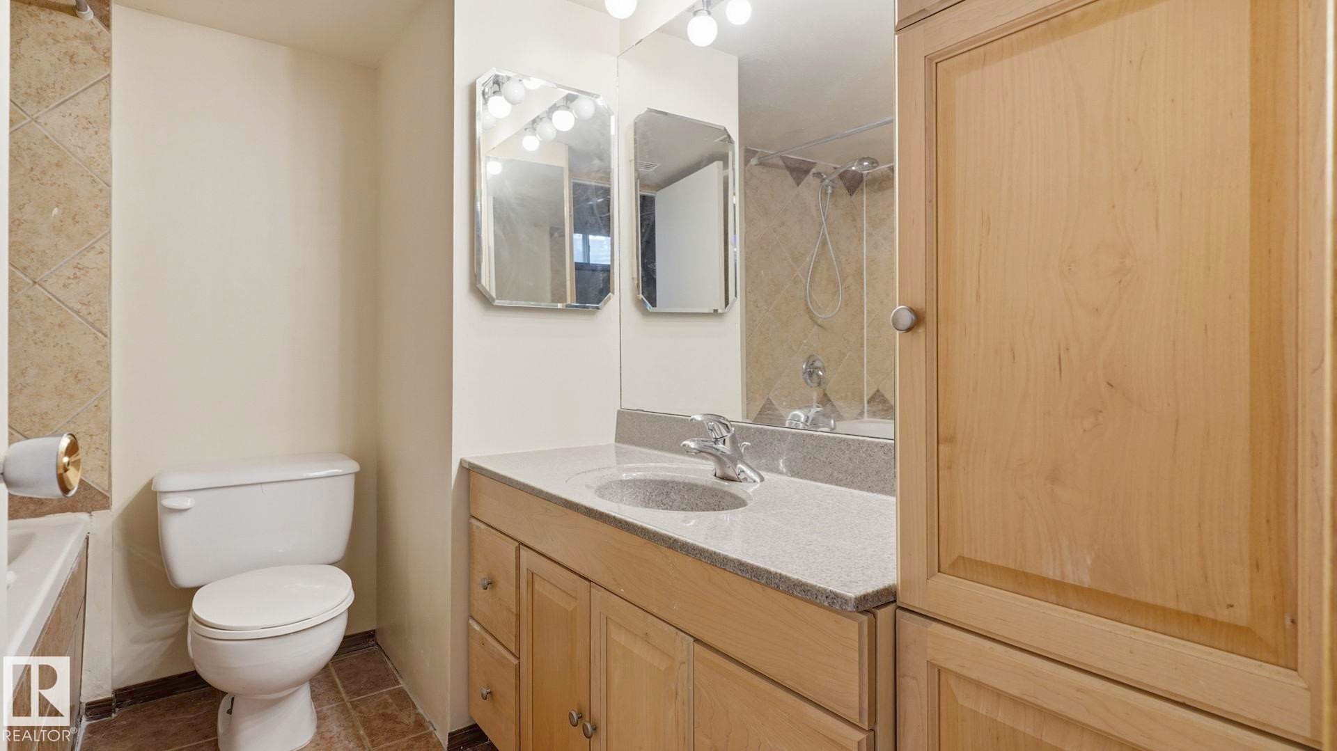 Bathroom - 13008 105 Street Nw, Edmonton, AB - Indoor Photo Showing Bathroom