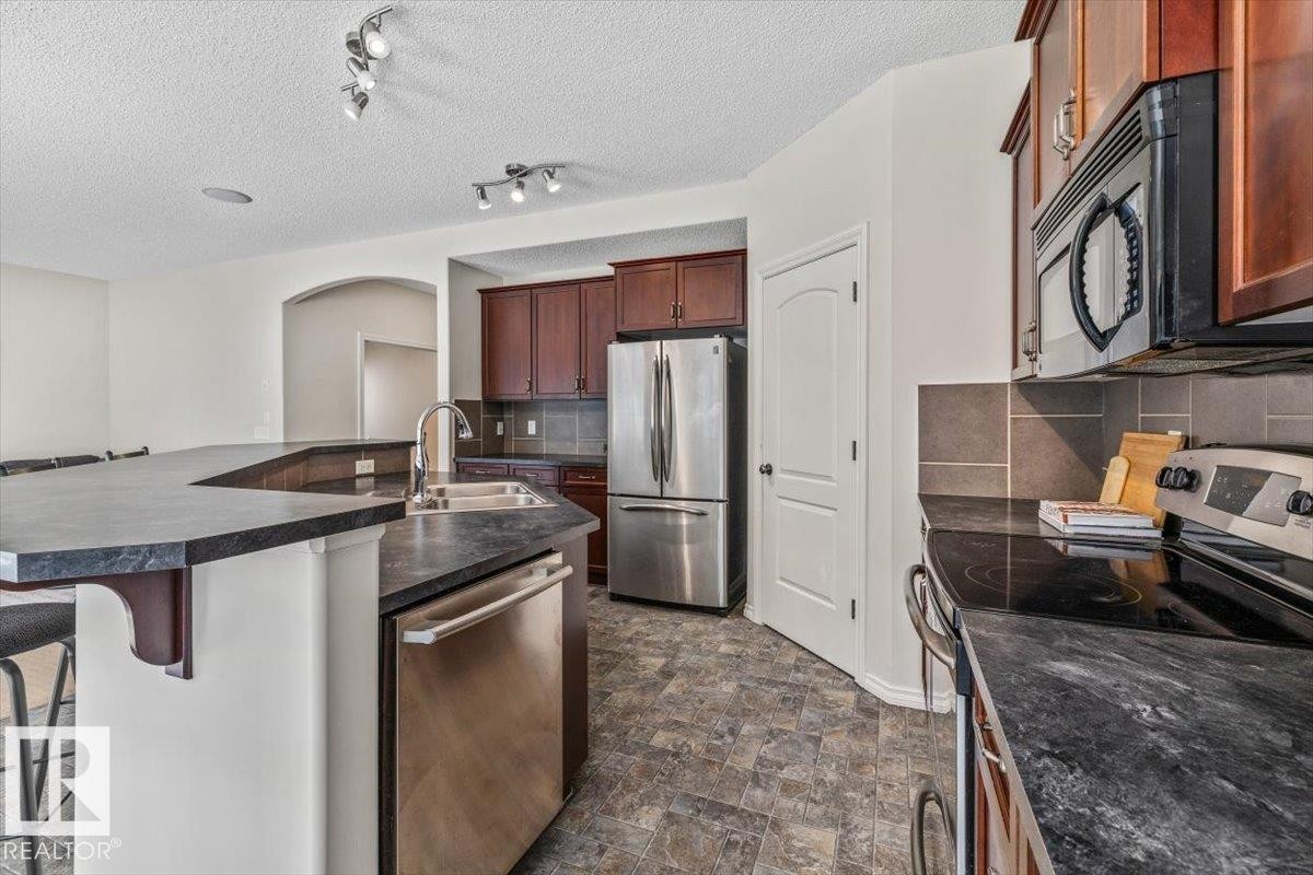3056 Spence Wynd Sw, Edmonton, AB - Indoor Photo Showing Kitchen