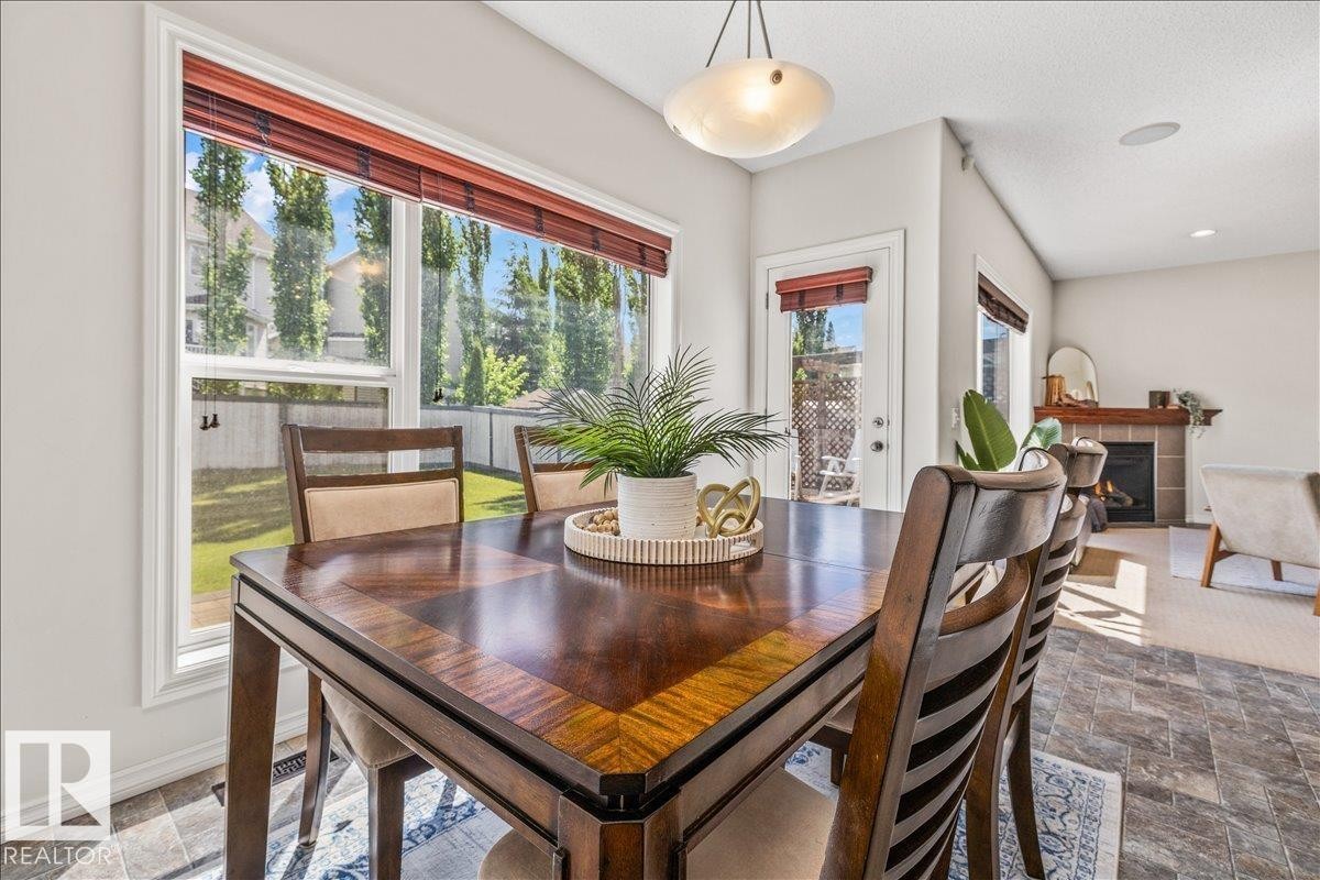 3056 Spence Wynd Sw, Edmonton, AB - Indoor Photo Showing Dining Room