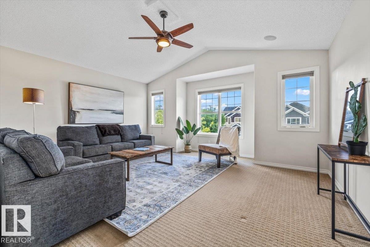 3056 Spence Wynd Sw, Edmonton, AB - Indoor Photo Showing Living Room