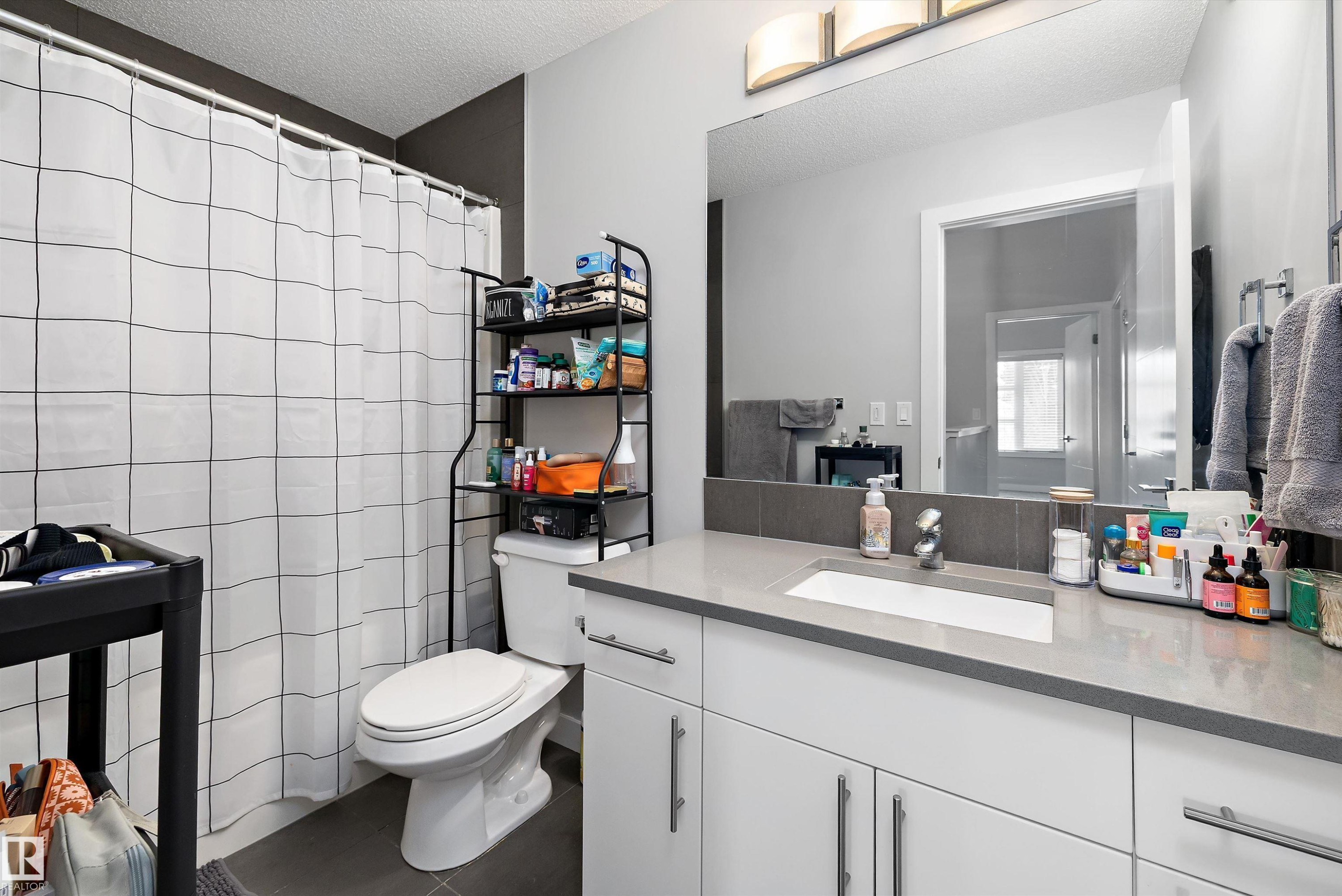 7419 106 Street Nw, Edmonton, AB - Indoor Photo Showing Bathroom