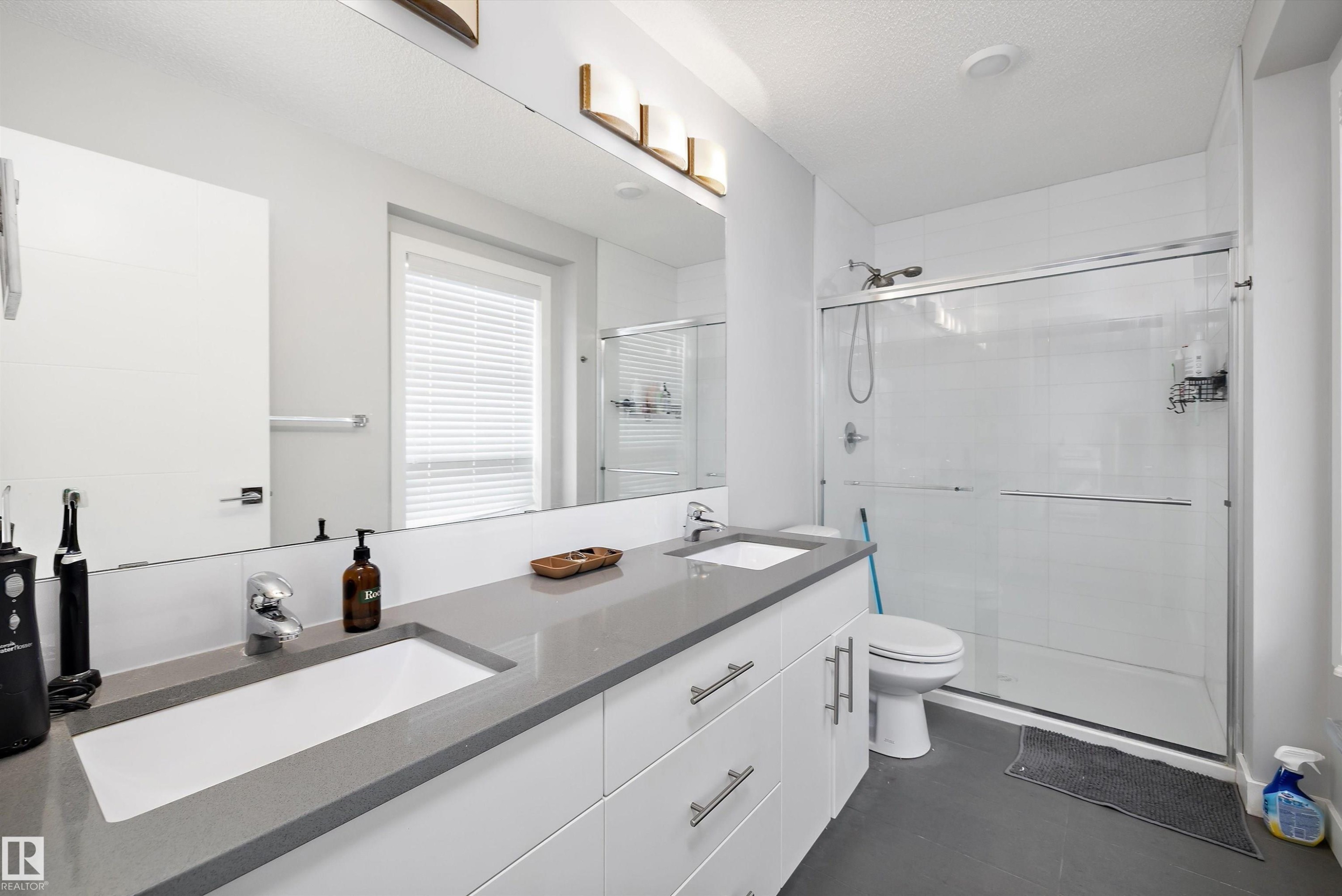7419 106 Street Nw, Edmonton, AB - Indoor Photo Showing Bathroom