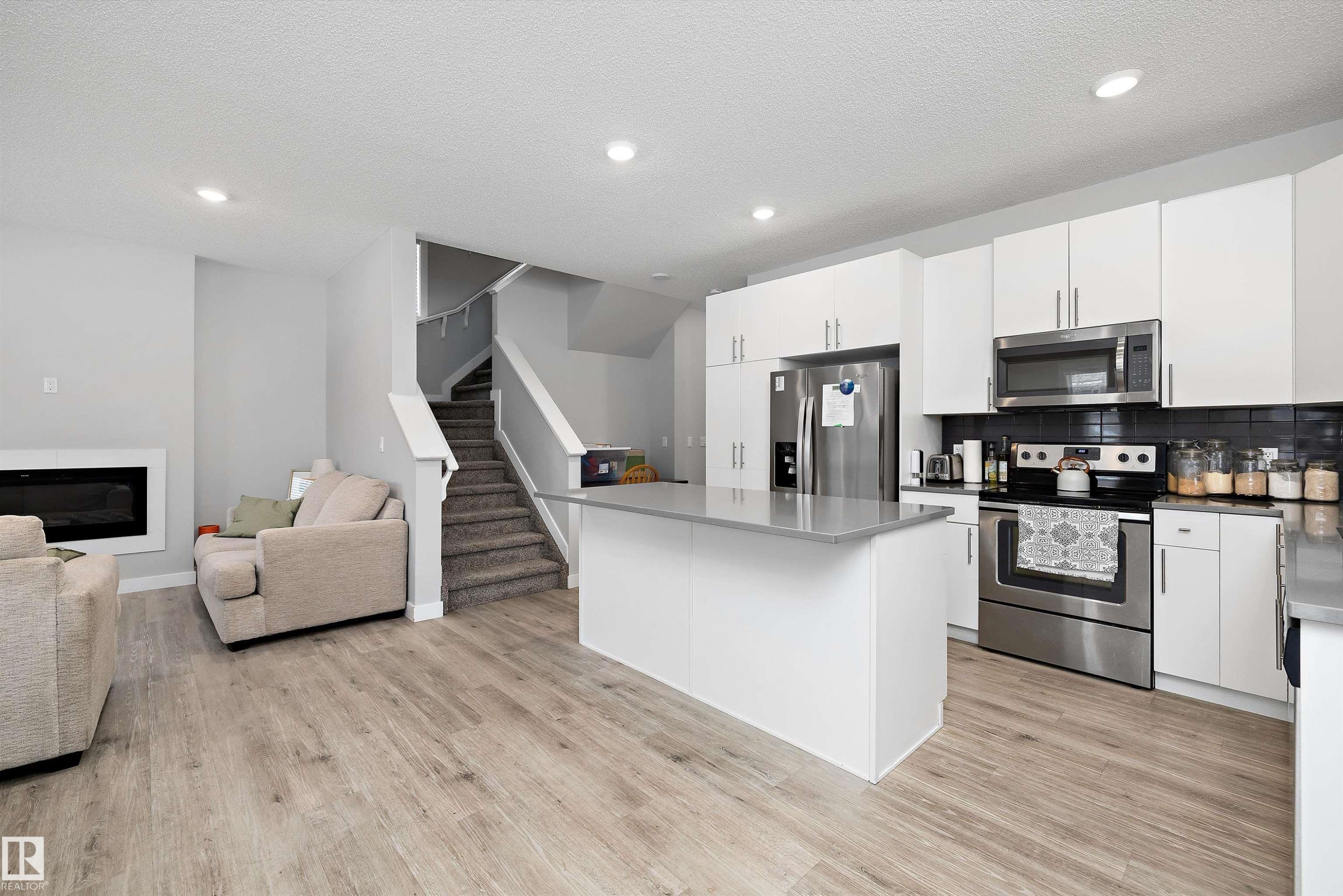 7419 106 Street Nw, Edmonton, AB - Indoor Photo Showing Kitchen With Upgraded Kitchen