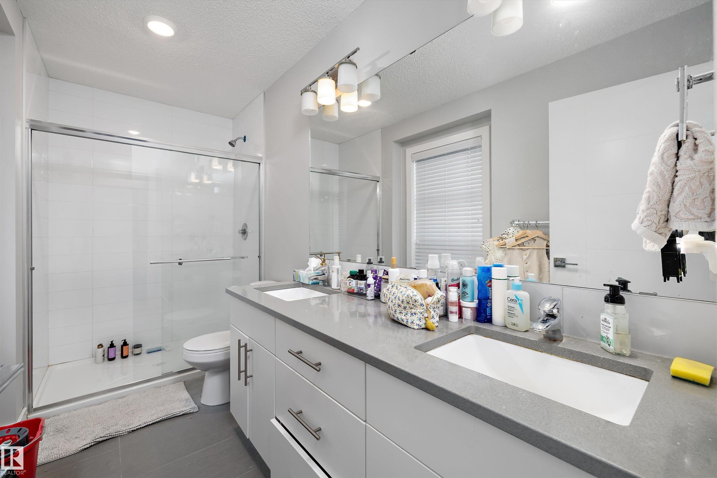 7419 106 Street Nw, Edmonton, AB - Indoor Photo Showing Bathroom