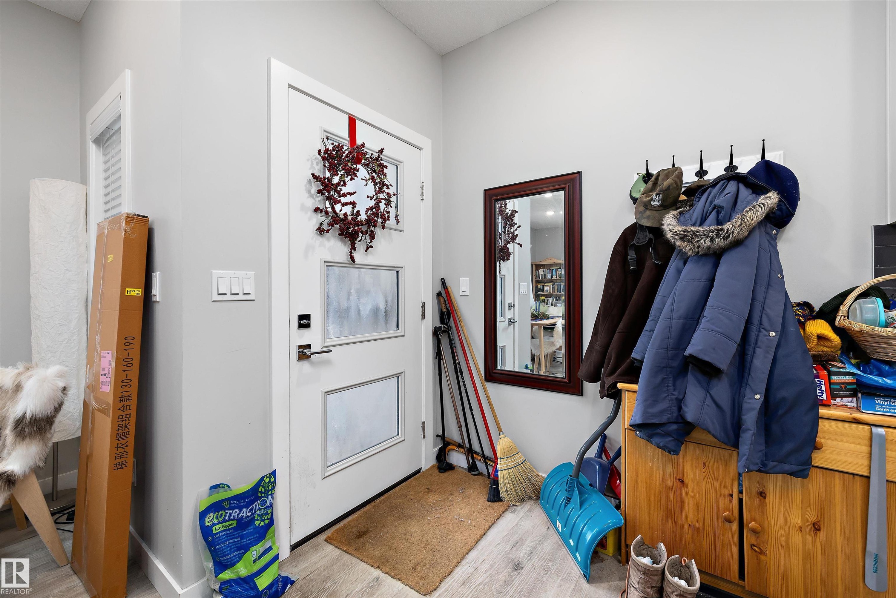 7419 106 Street Nw, Edmonton, AB - Indoor