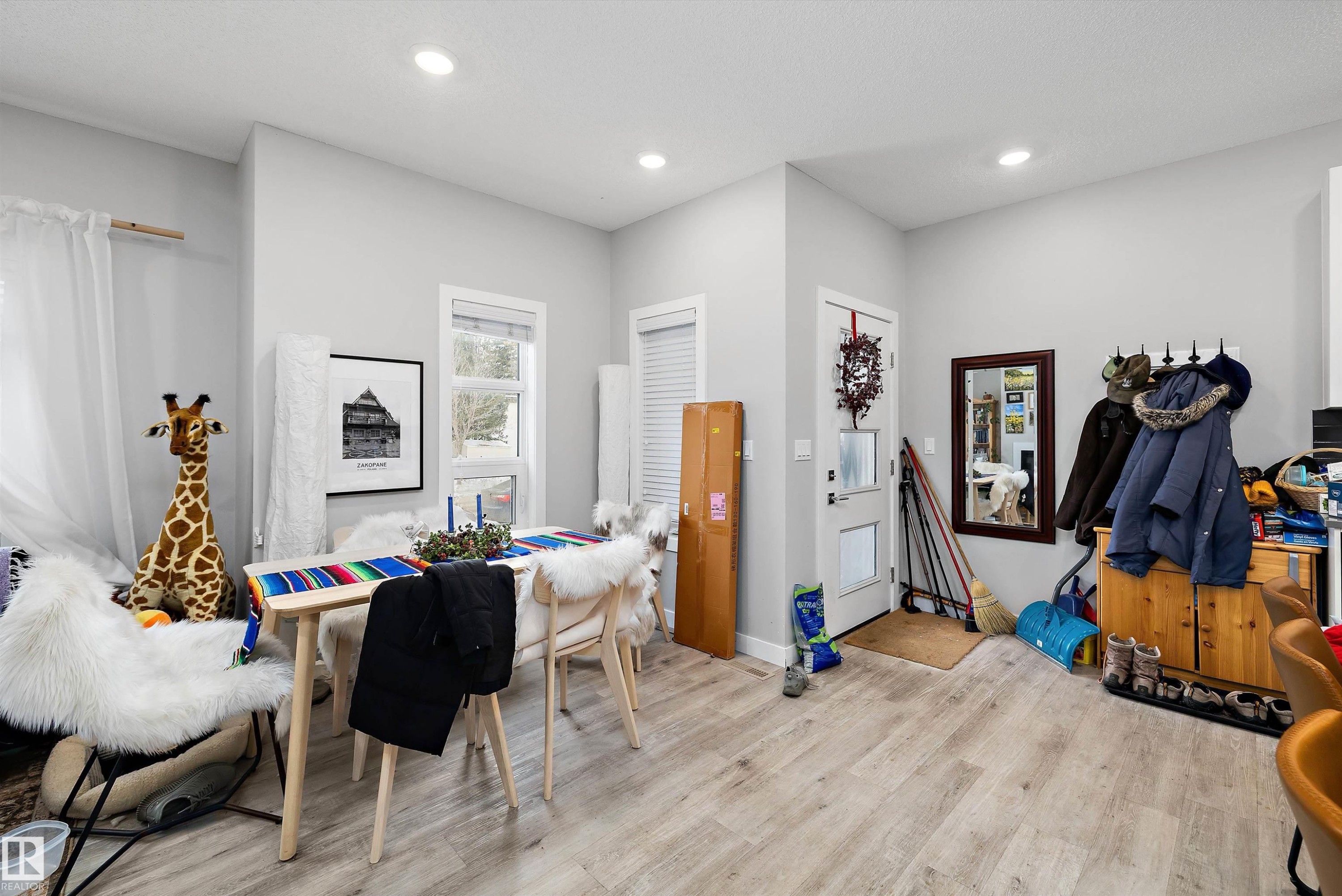 7419 106 Street Nw, Edmonton, AB - Indoor