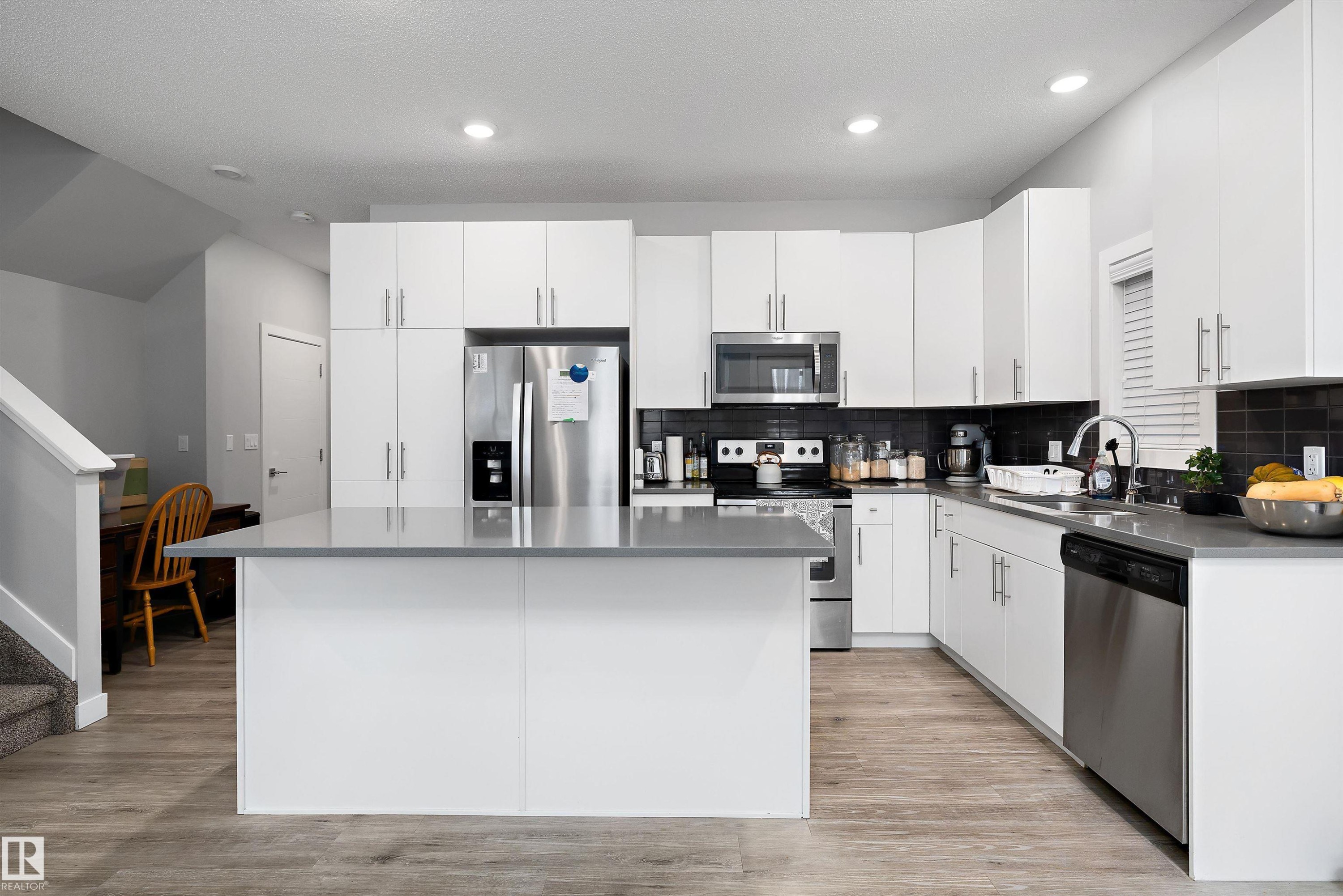 7419 106 Street Nw, Edmonton, AB - Indoor Photo Showing Kitchen With Upgraded Kitchen