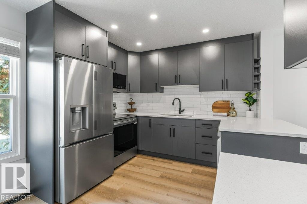 65 Greenfield Estates, St. Albert, AB - Indoor Photo Showing Kitchen With Stainless Steel Kitchen With Upgraded Kitchen