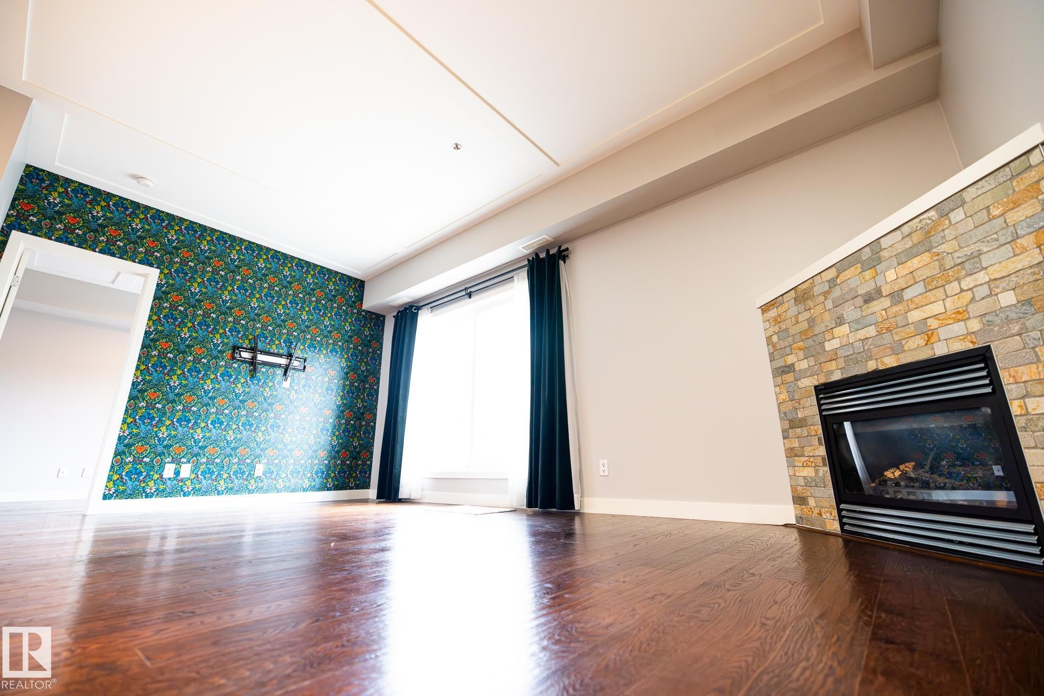 #207 9750 94 St Nw, Edmonton, AB - Indoor With Fireplace