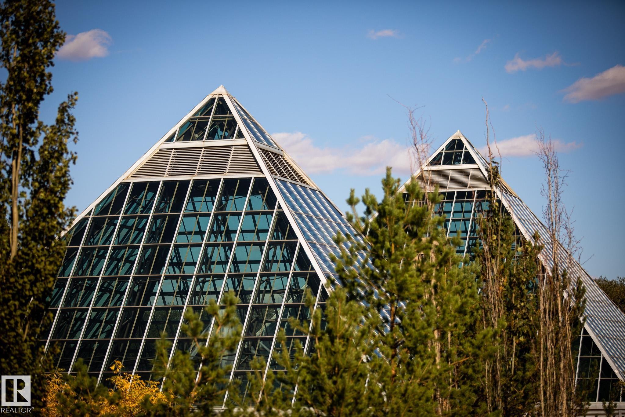#207 9750 94 St Nw, Edmonton, AB - Outdoor