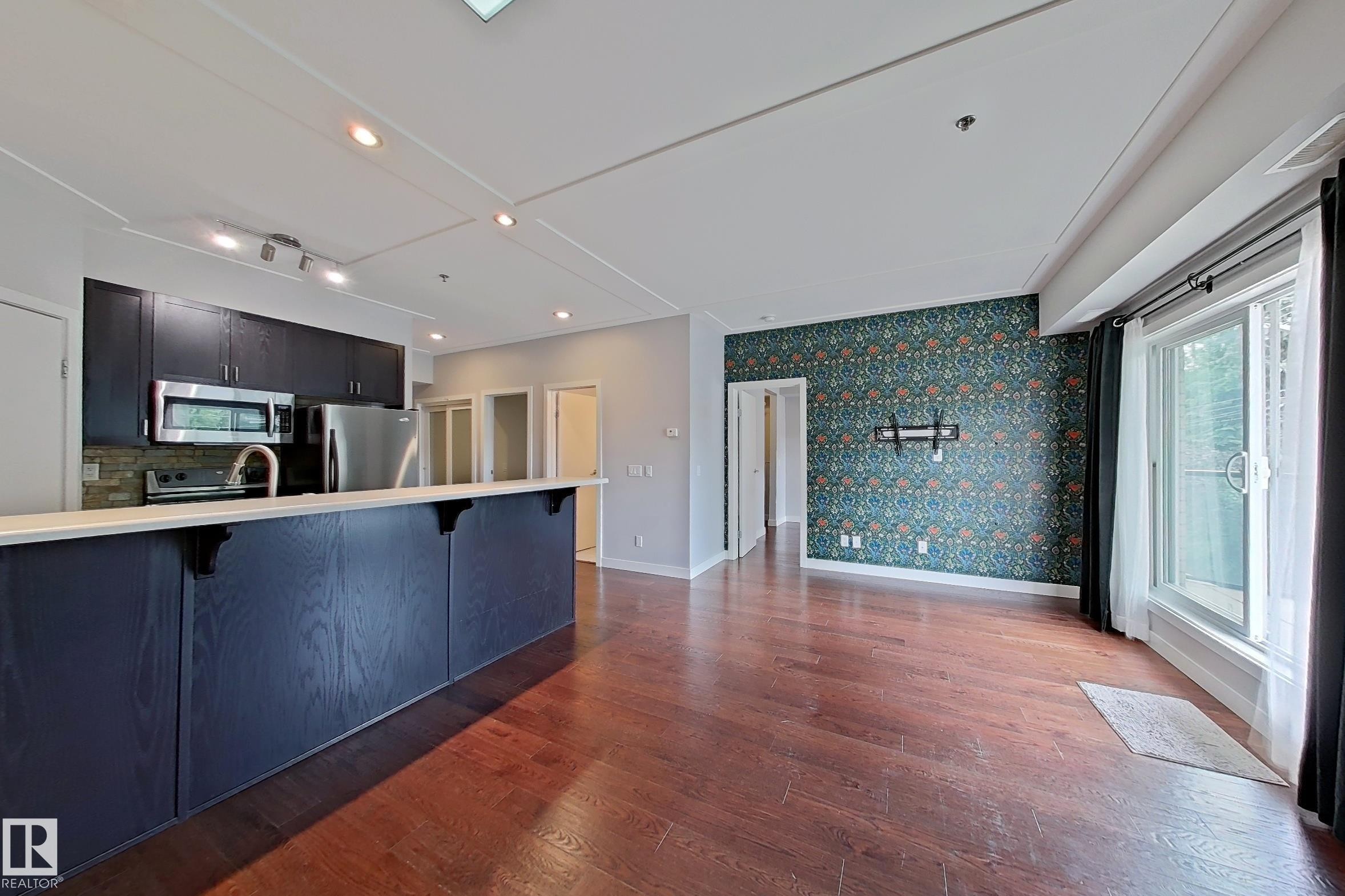 #207 9750 94 St Nw, Edmonton, AB - Indoor Photo Showing Kitchen