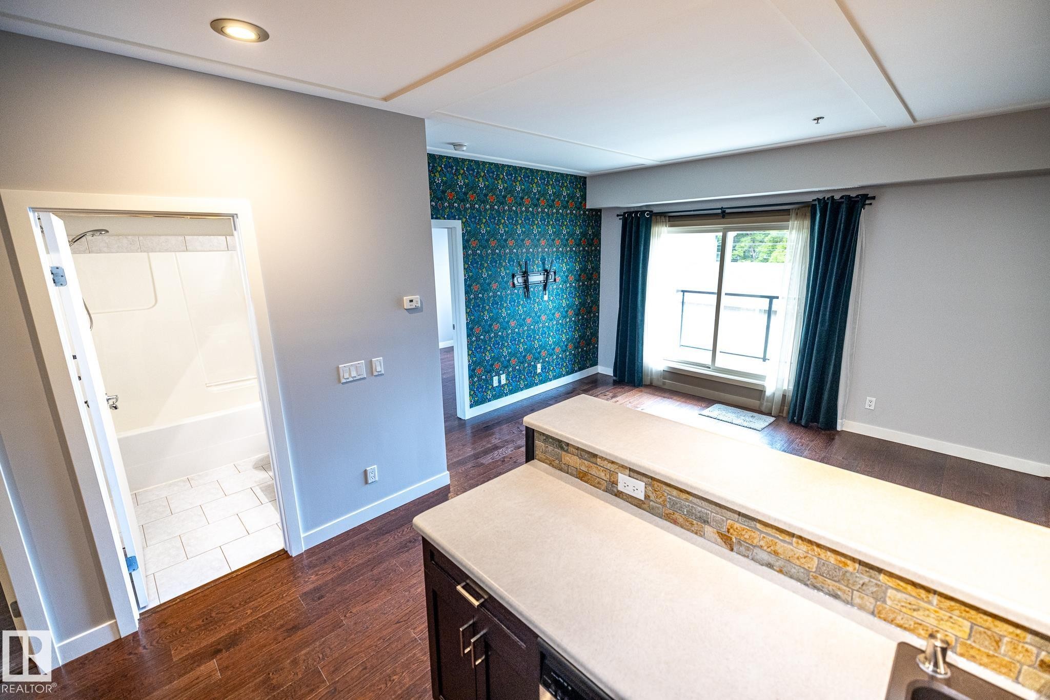 #207 9750 94 St Nw, Edmonton, AB - Indoor Photo Showing Other Room