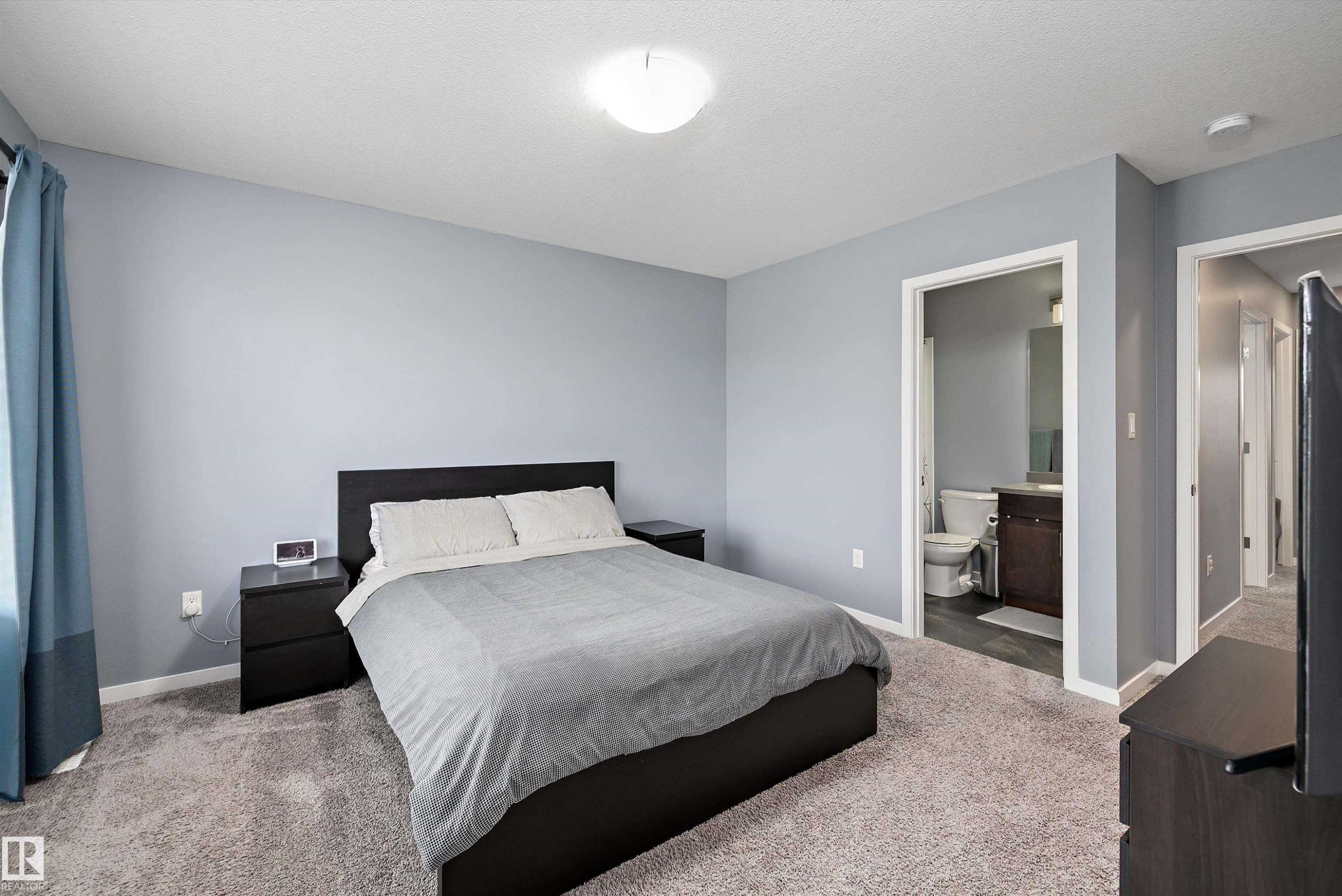 Carpeted room with light blue wall paint and overhead flush-mount lighting - 2833 Chokecherry Place, Edmonton, AB