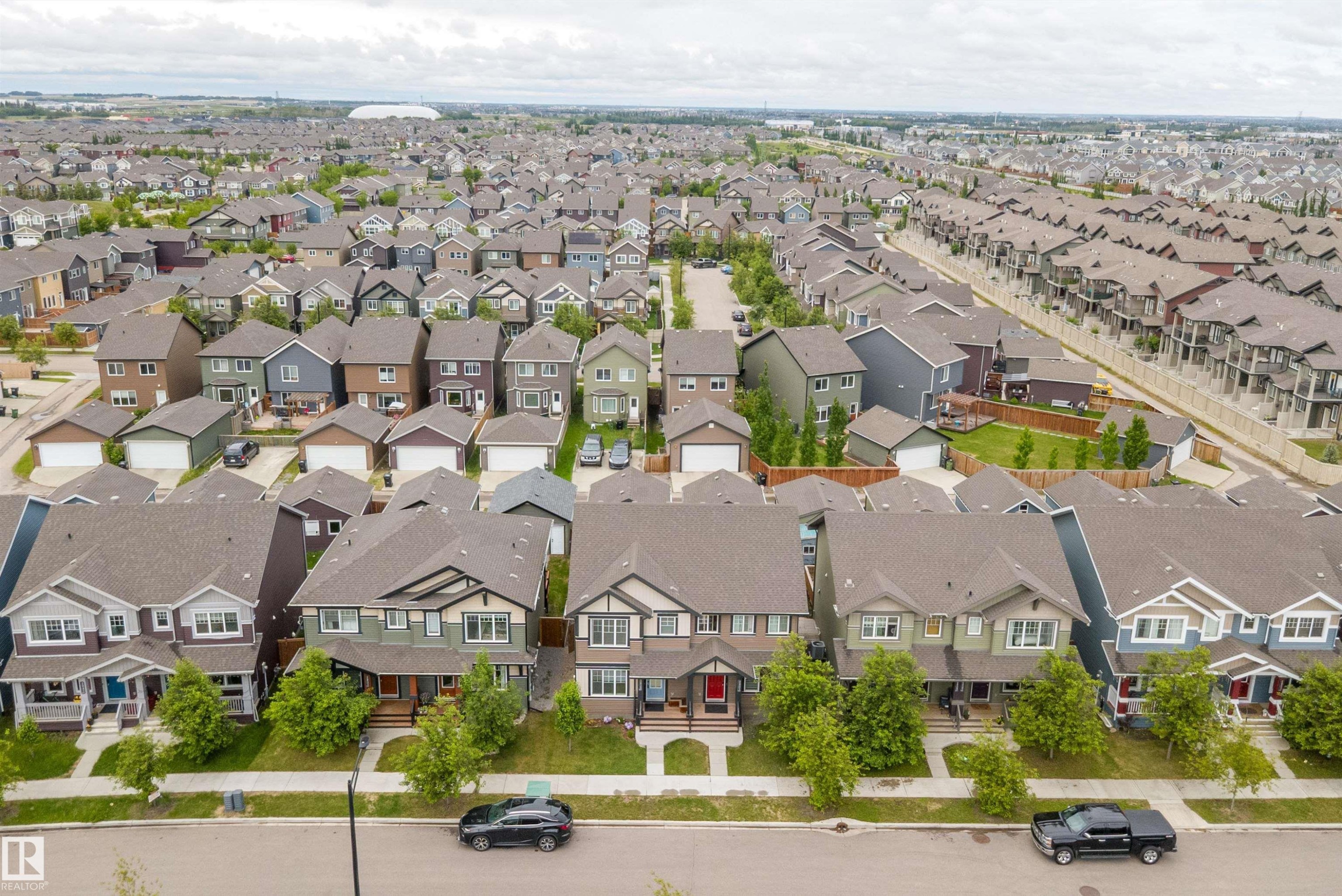 Residential development featuring a variety of two-story homes with attached garages, front porches, and varied exterior finishes - 2833 Chokecherry Place, Edmonton, AB