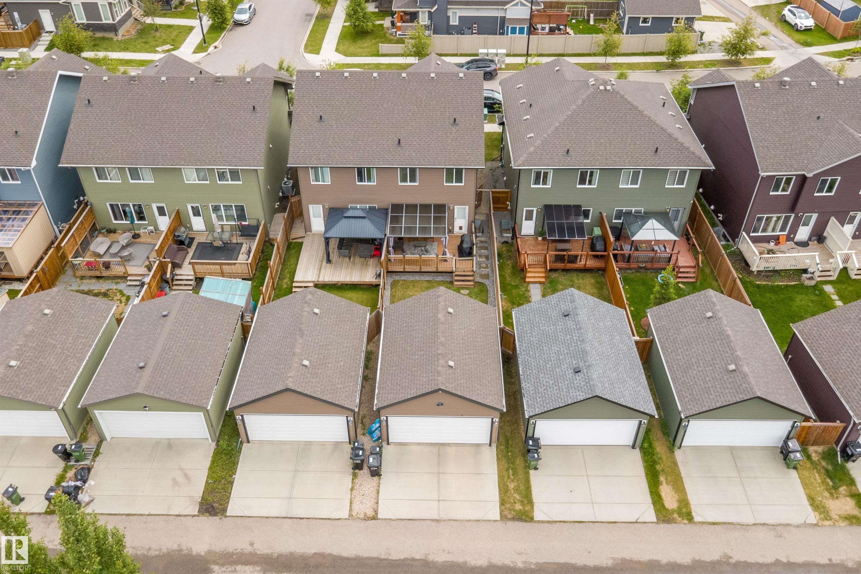 Rear exterior showcasing multiple residential properties - 2833 Chokecherry Place, Edmonton, AB
