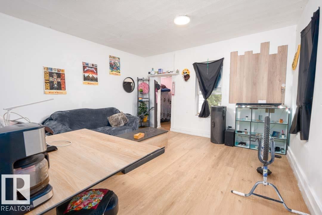 Image quality insufficient for description - 11308 94 Street, Edmonton, AB