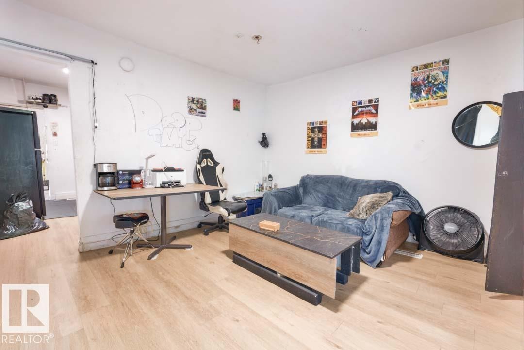 Spacious interior room with light wood-finish flooring - 11308 94 Street, Edmonton, AB