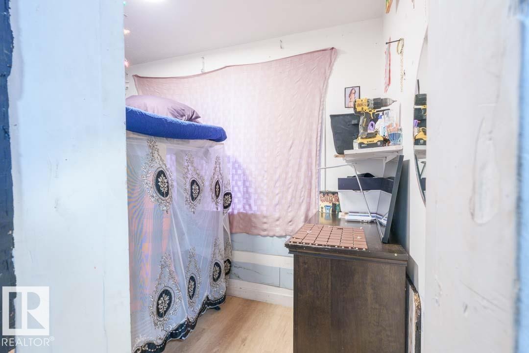 Image quality insufficient for description - 11308 94 Street, Edmonton, AB