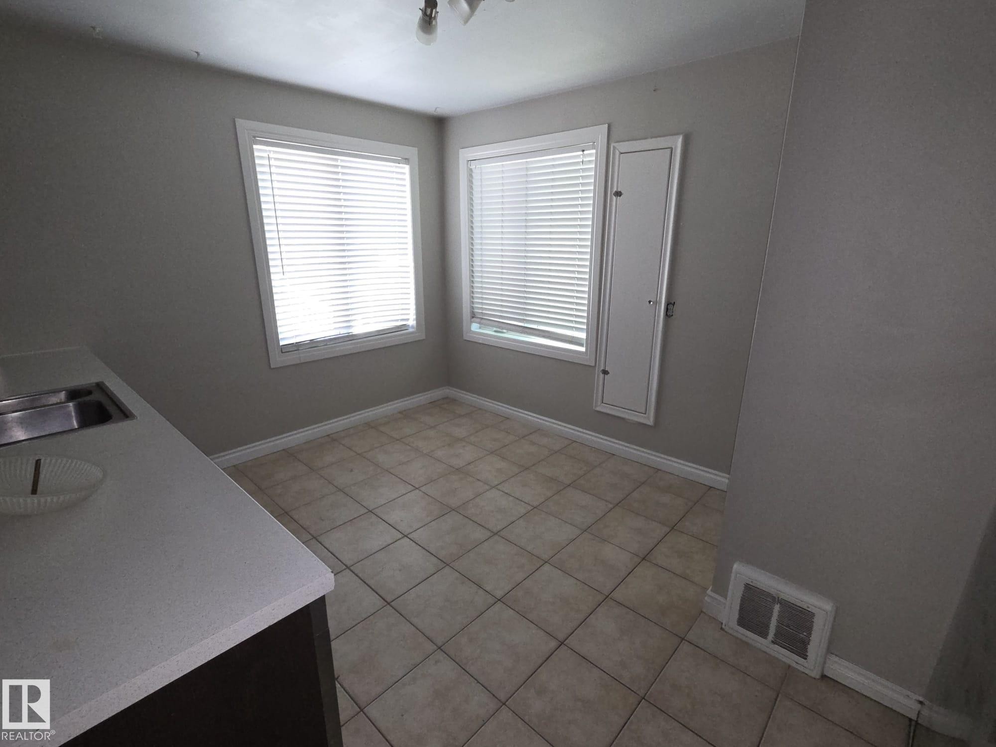 12418 93 Street Nw, Edmonton, AB