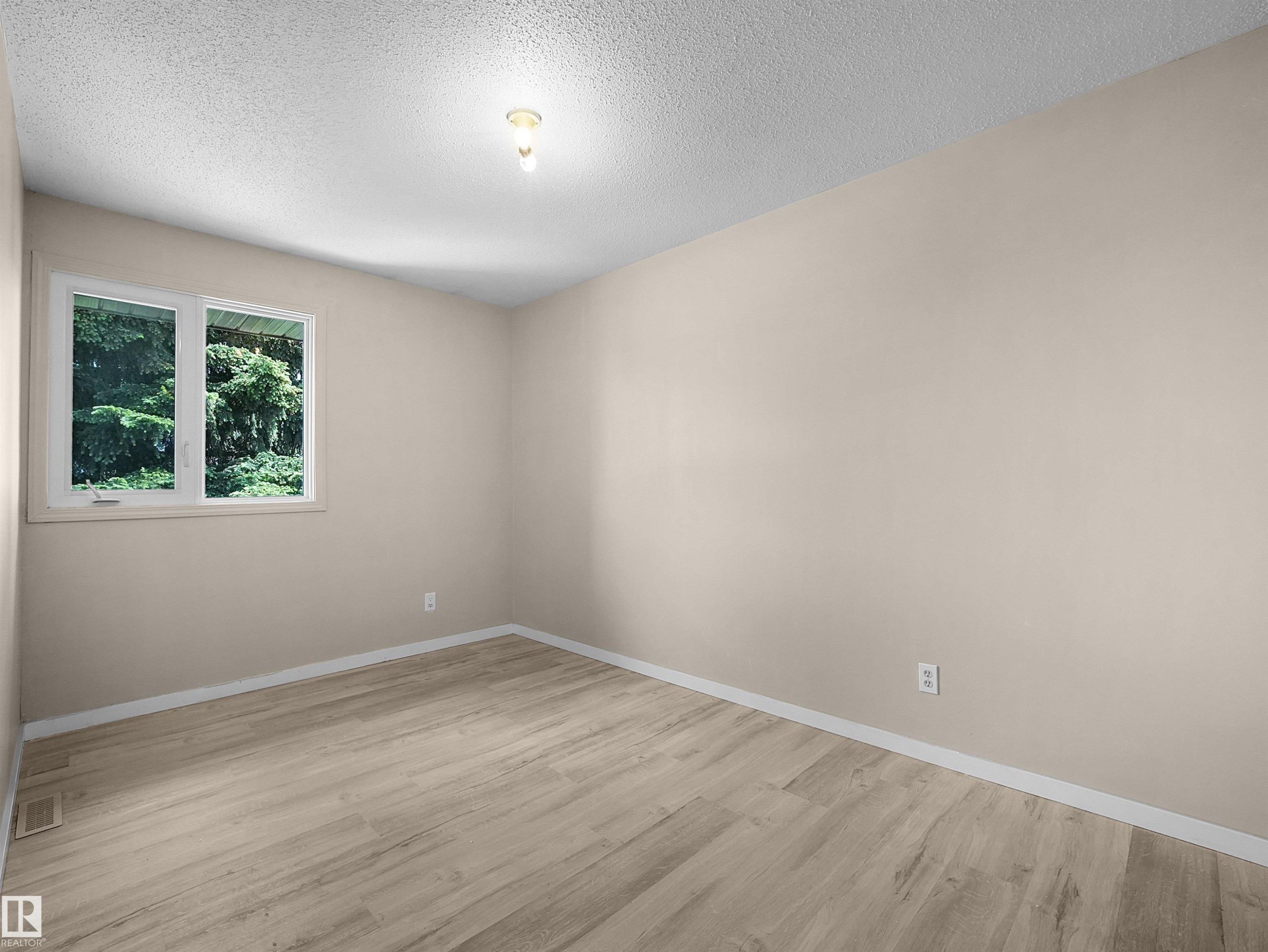 4 14110 80 Street, Edmonton, AB