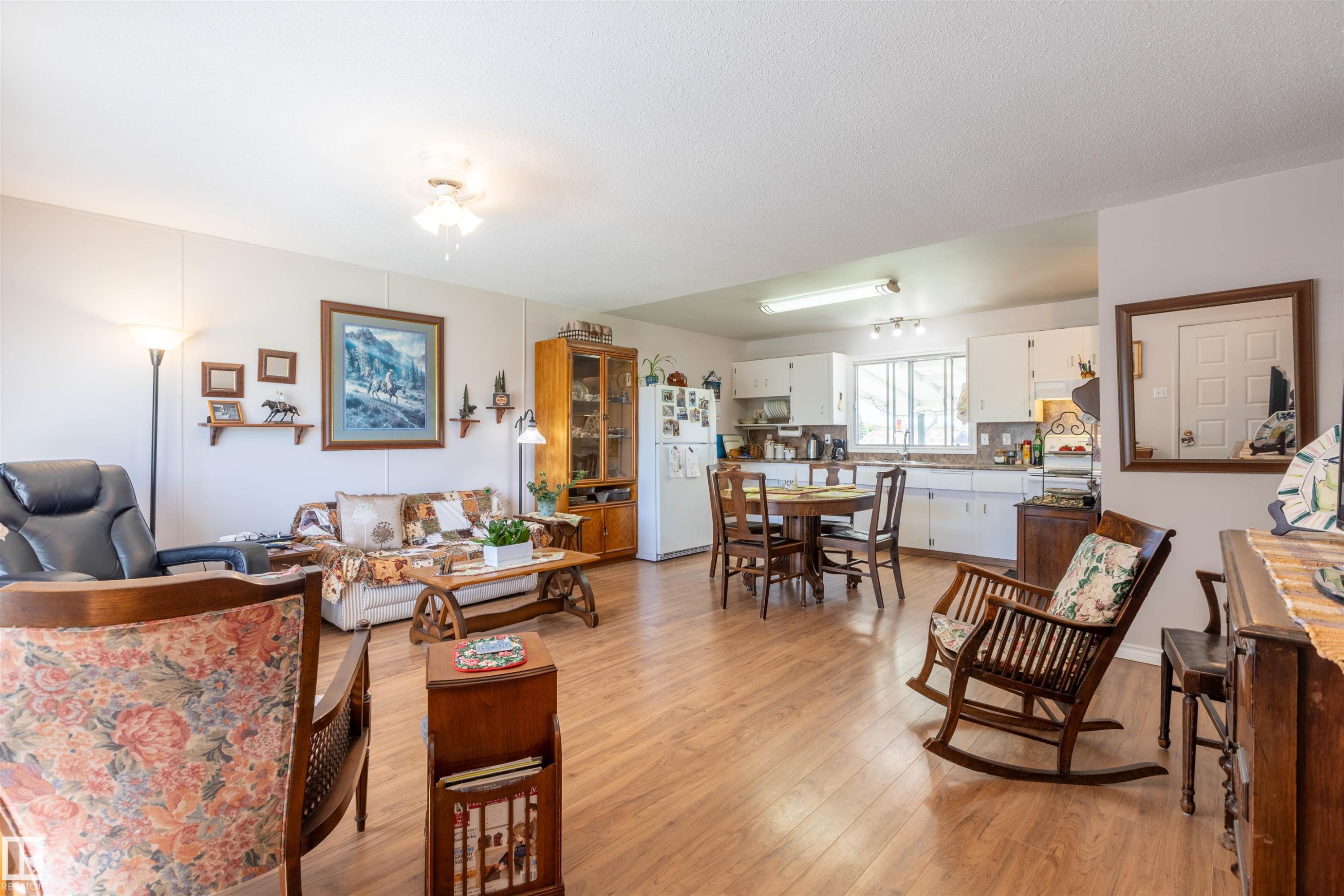 4904 56 Ave, Wildwood, AB - Indoor Photo Showing Living Room