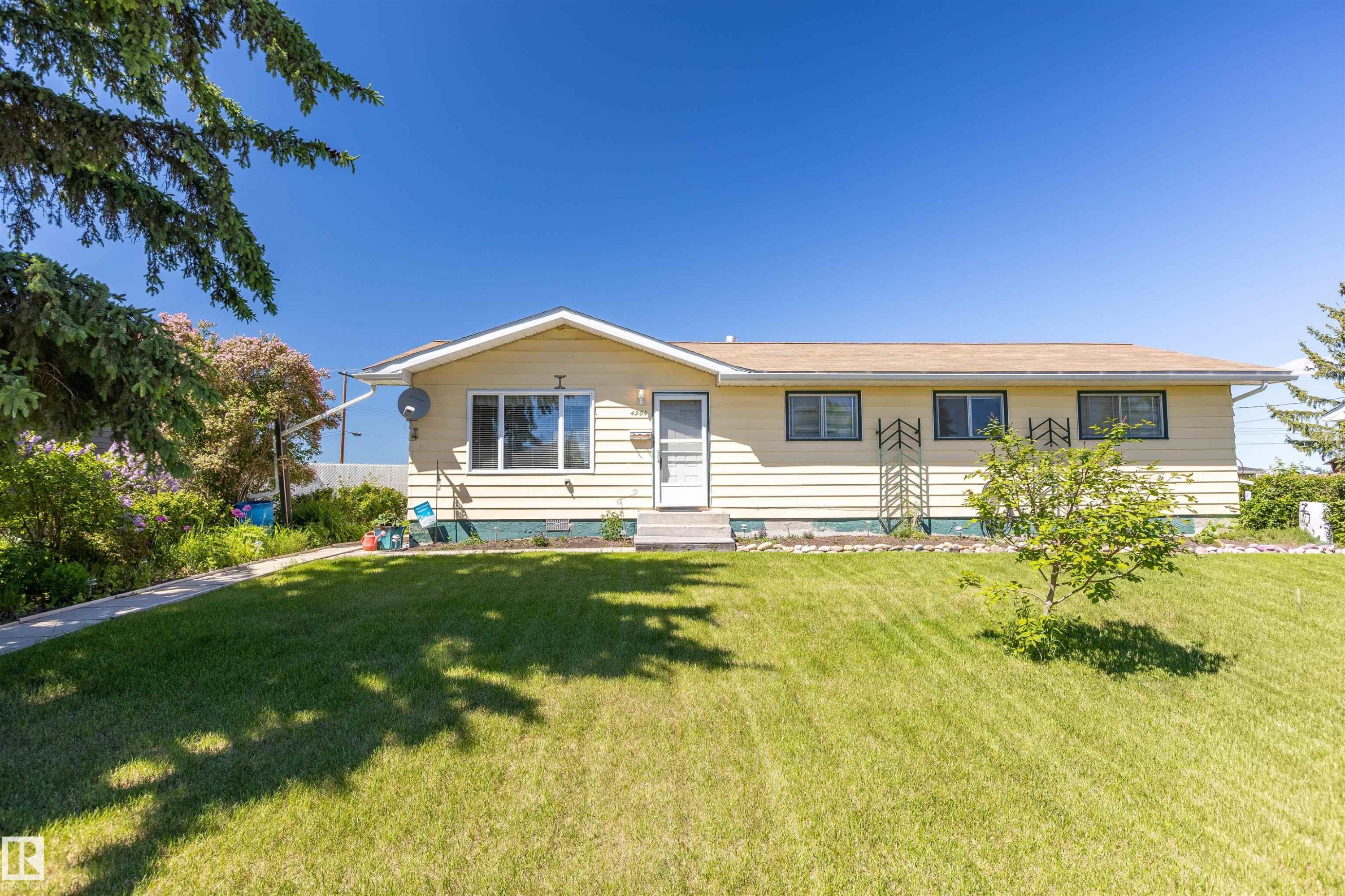 4904 56 Ave, Wildwood, AB - Outdoor