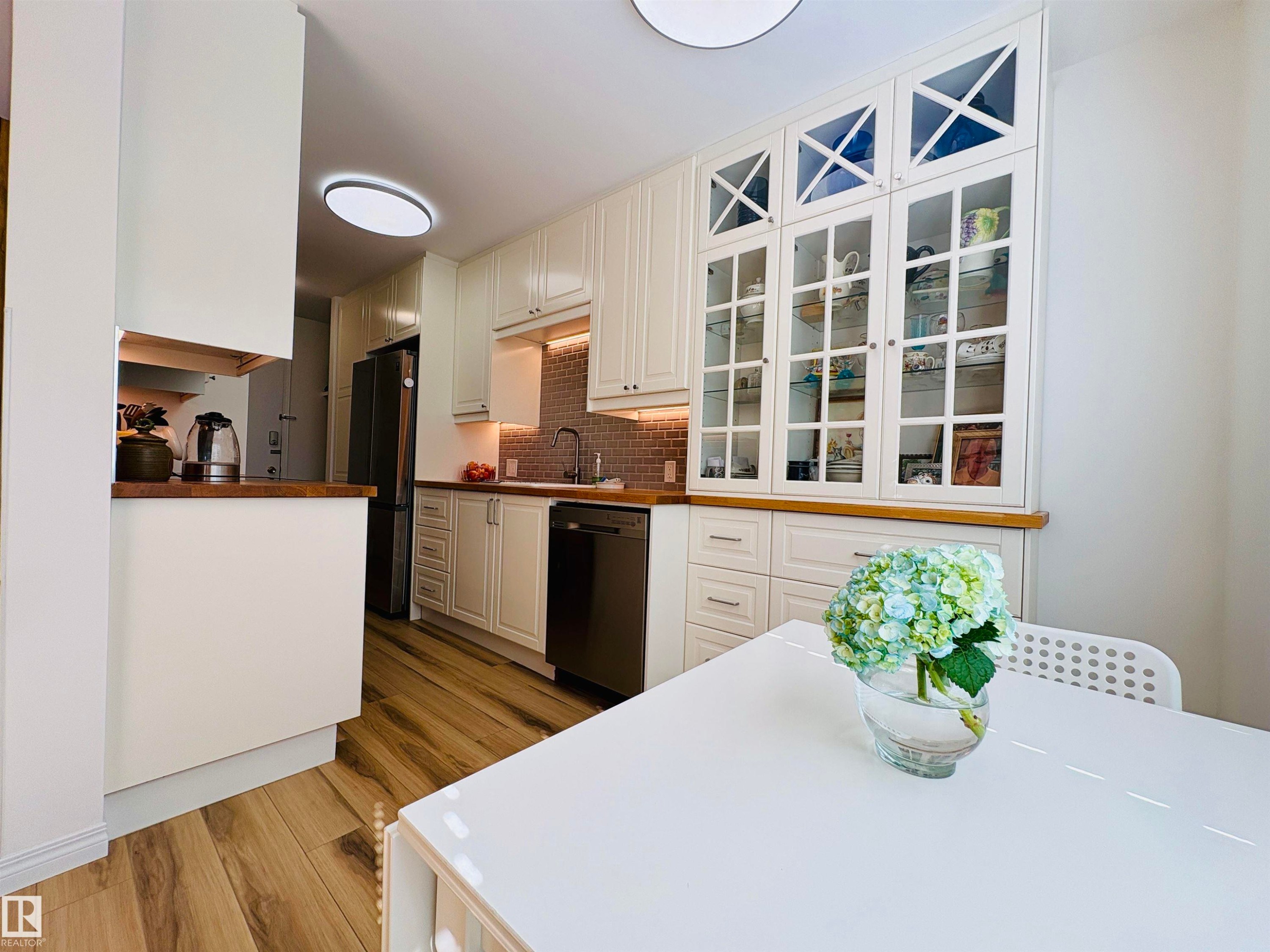 #3 10324 119 St Nw, Edmonton, AB - Indoor