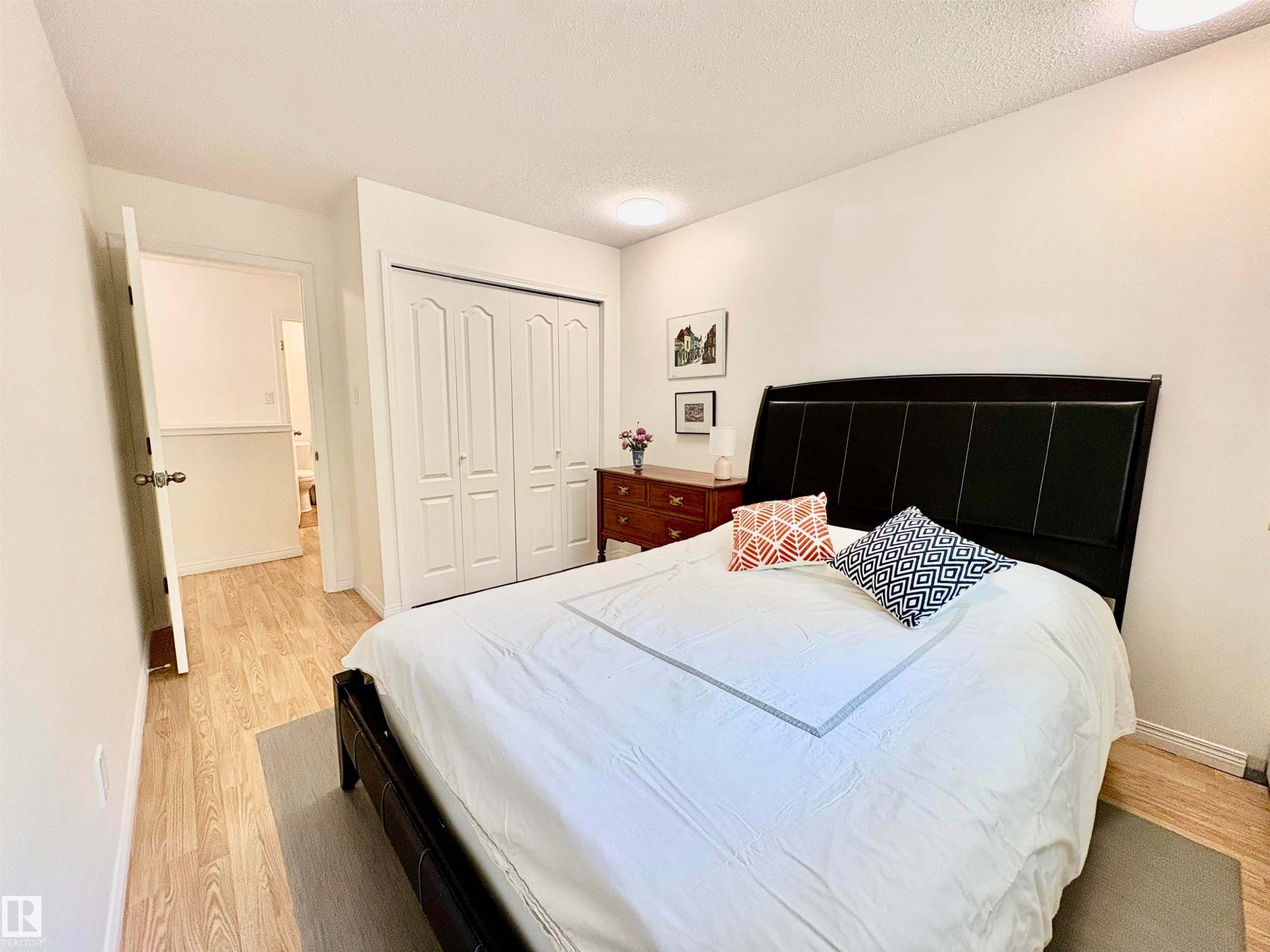 #3 10324 119 St Nw, Edmonton, AB - Indoor Photo Showing Bedroom