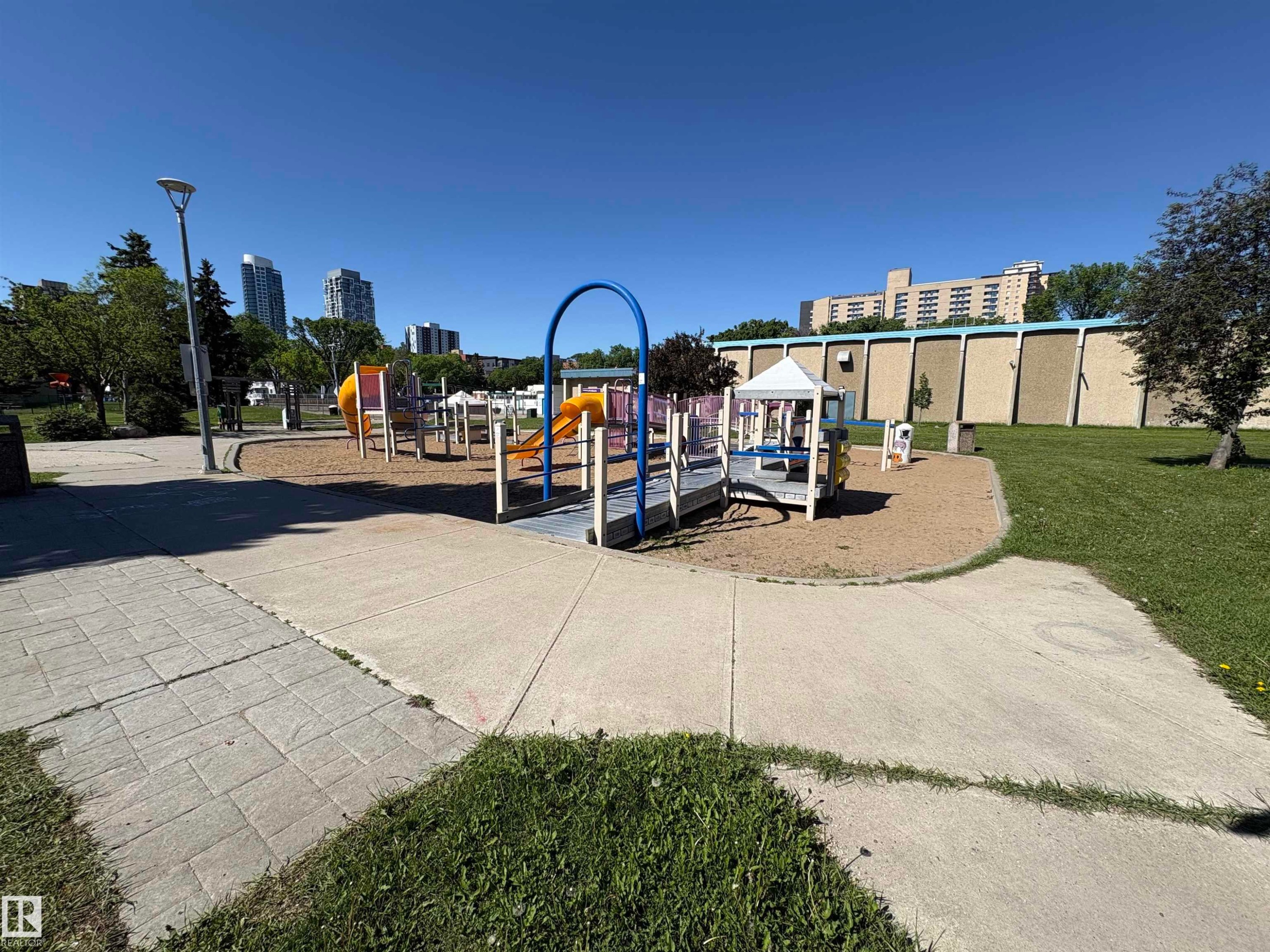 #3 10324 119 St Nw, Edmonton, AB - Outdoor