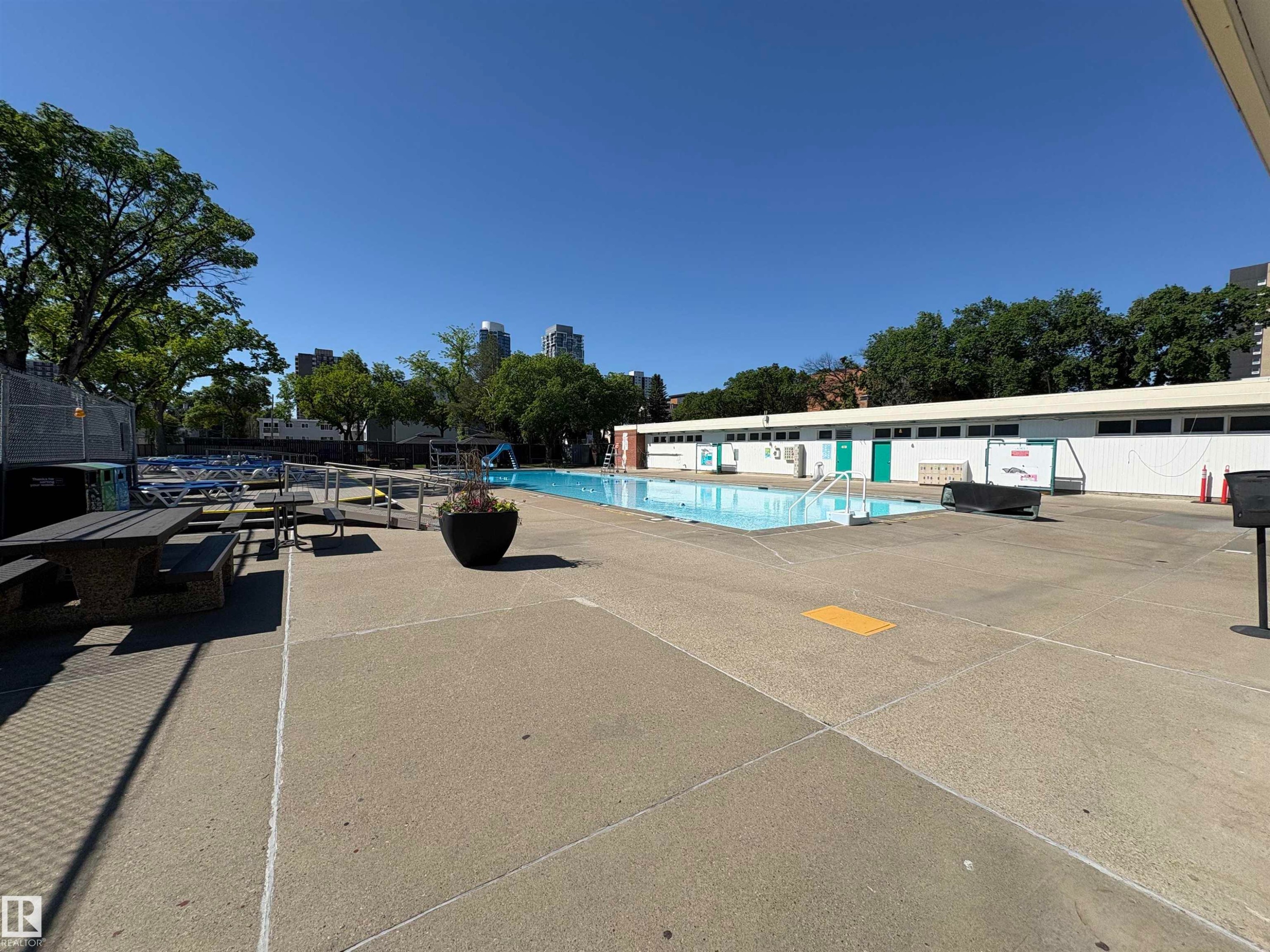#3 10324 119 St Nw, Edmonton, AB - Outdoor With In Ground Pool