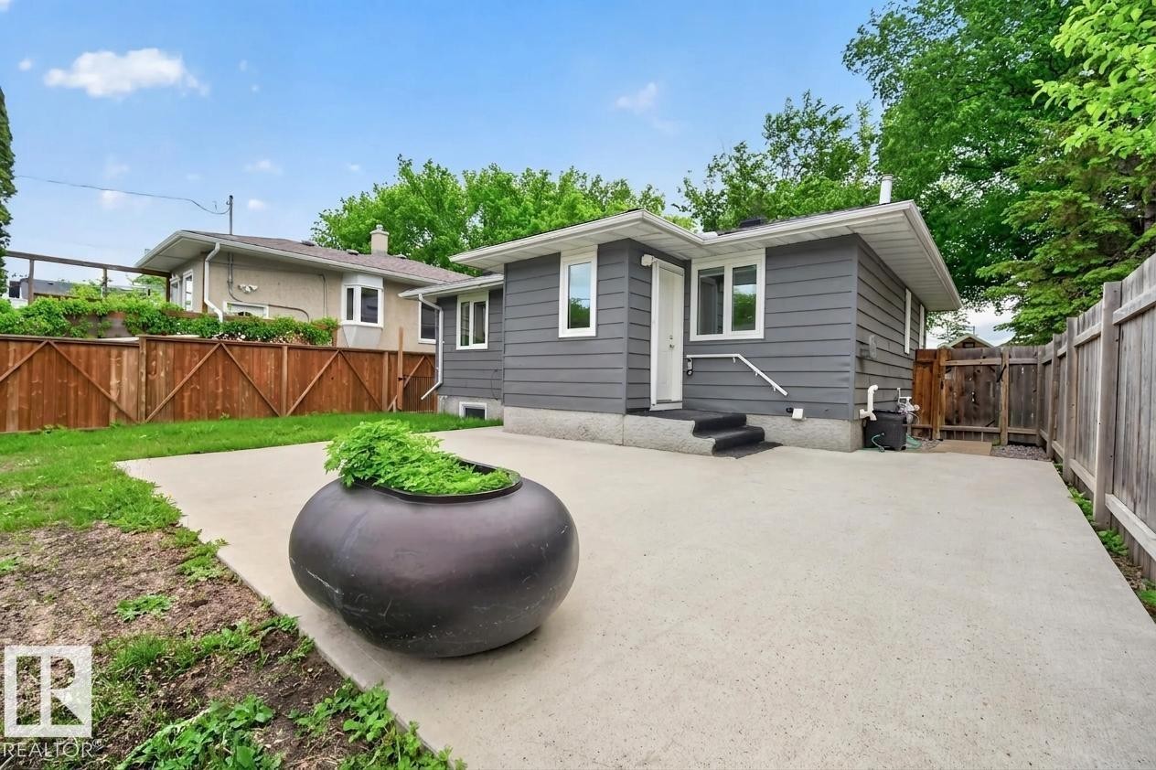 10316 77 Street, Edmonton, AB