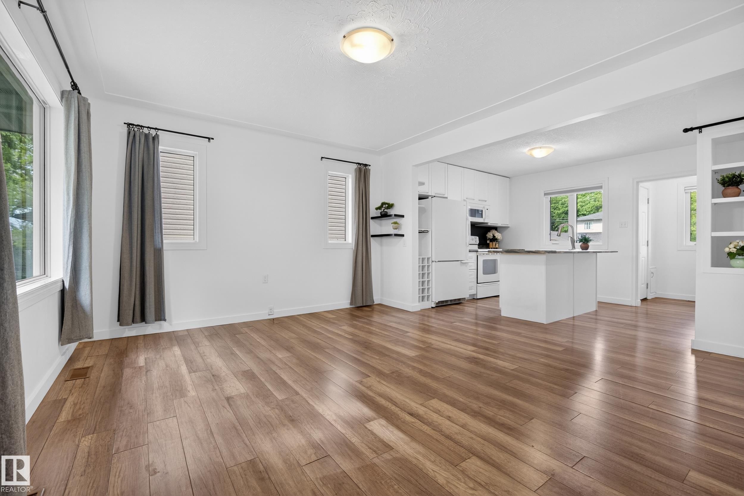 10316 77 Street, Edmonton, AB