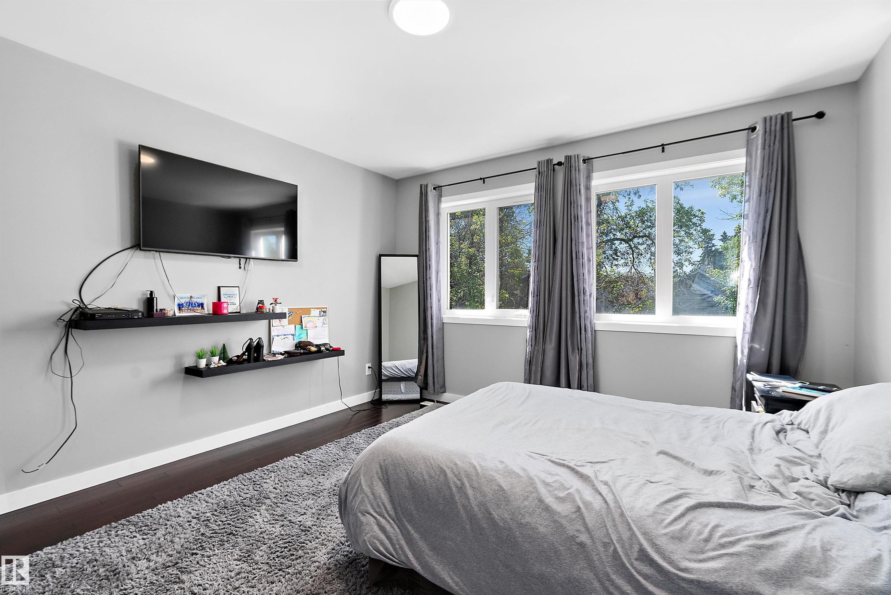 14832 103 Ave Nw, Edmonton, AB - Indoor Photo Showing Bedroom