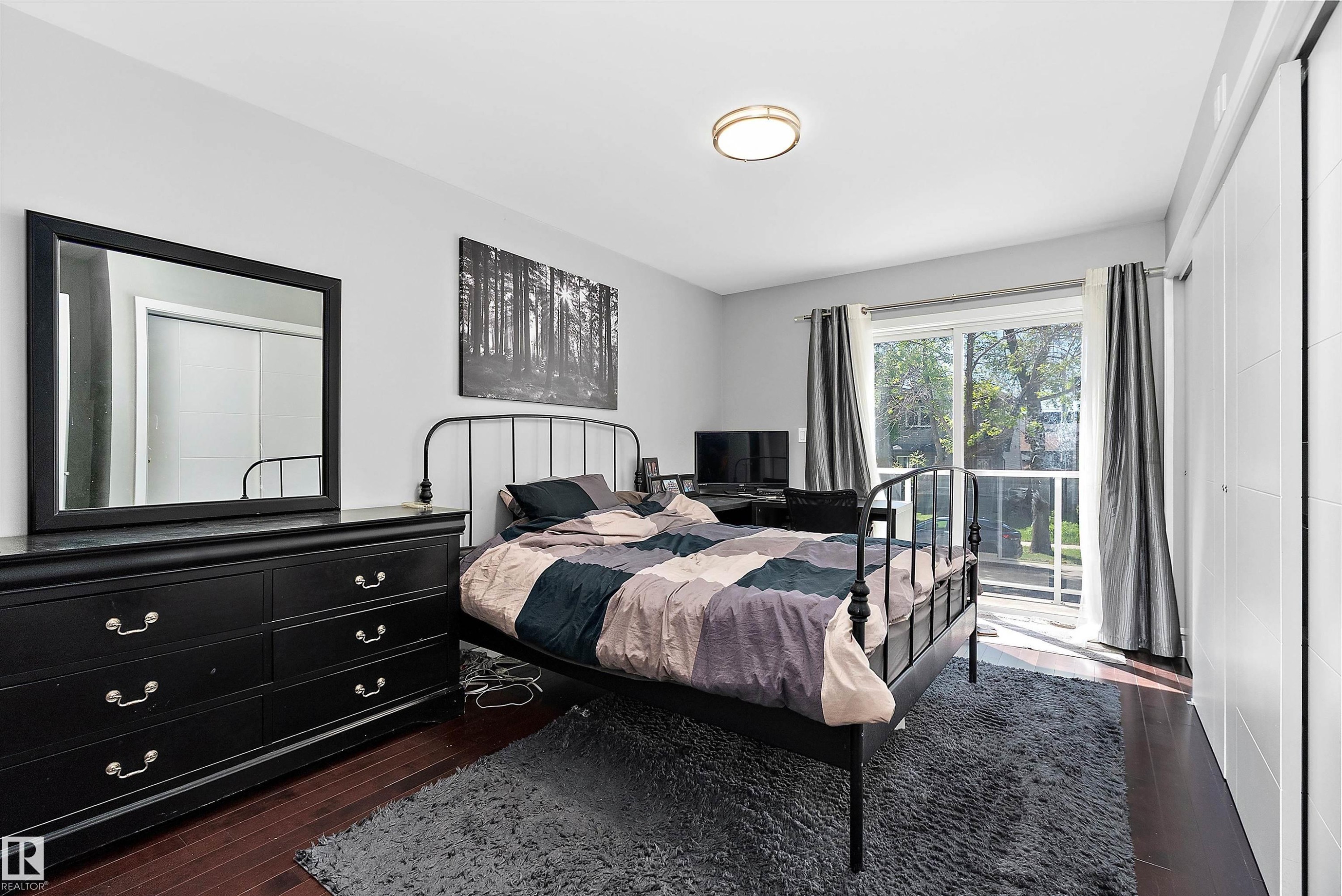 14832 103 Ave Nw, Edmonton, AB - Indoor Photo Showing Bedroom