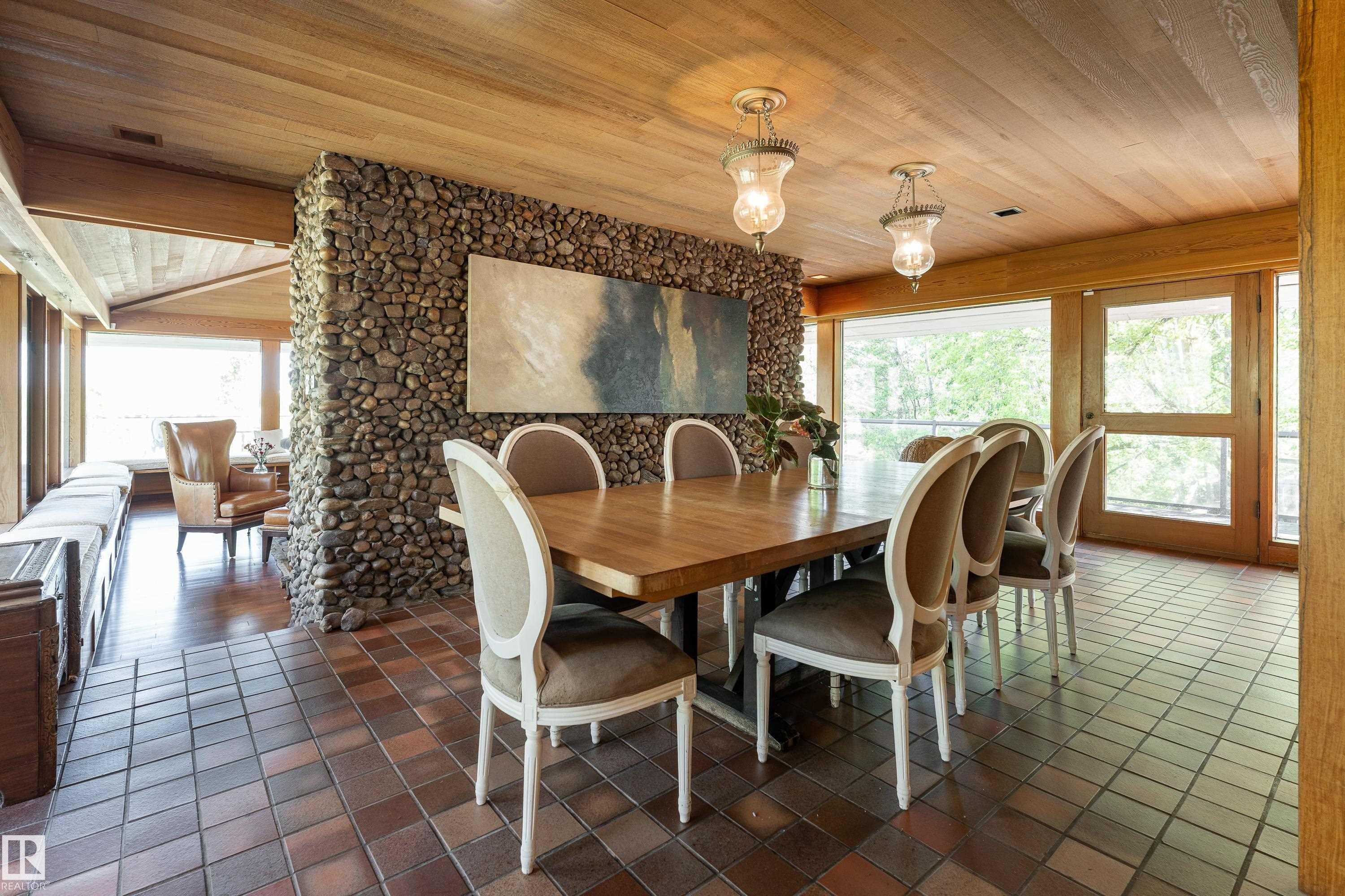 20211 9 Avenue Sw, Edmonton, AB - Indoor Photo Showing Dining Room