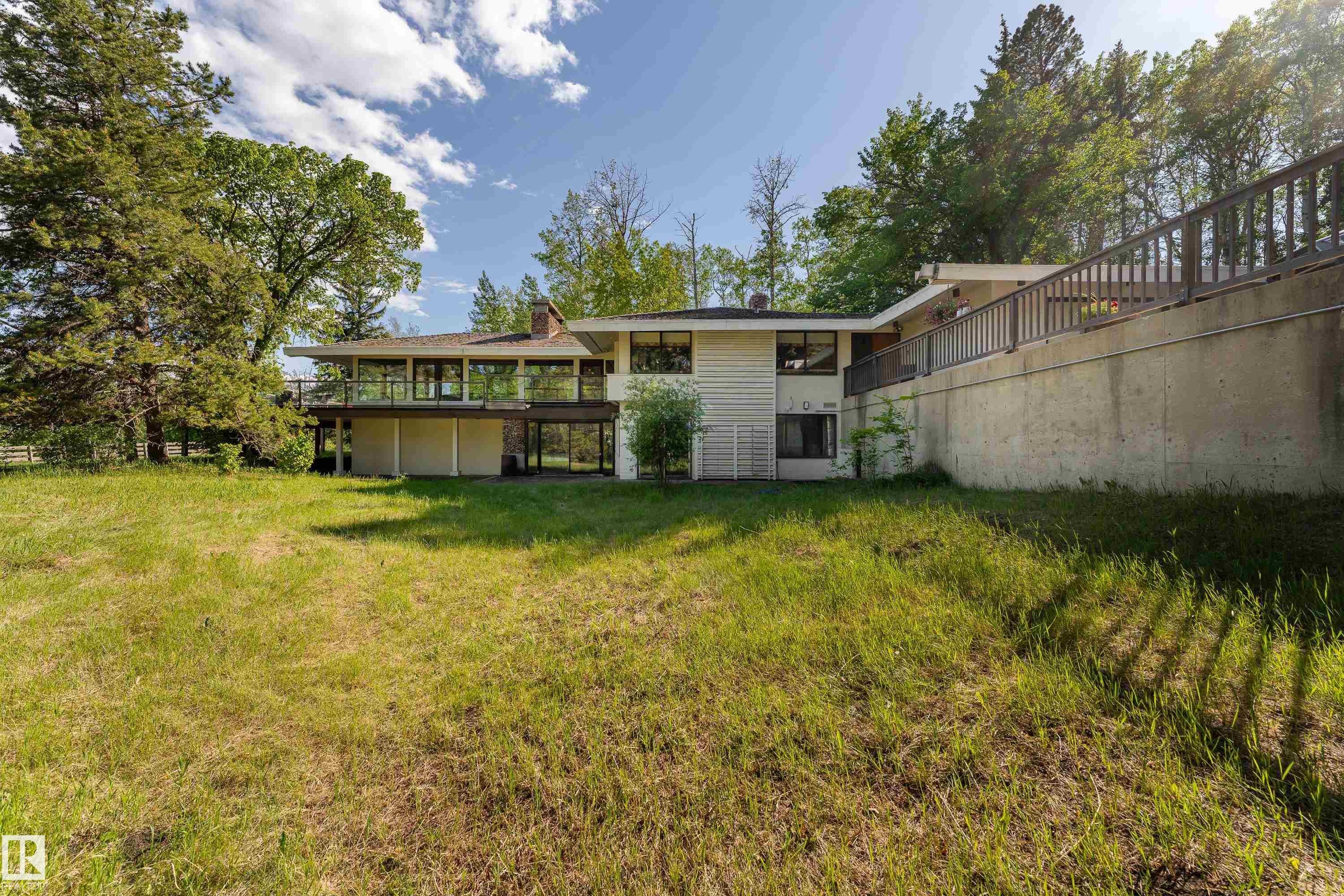 20211 9 Avenue Sw, Edmonton, AB - Outdoor
