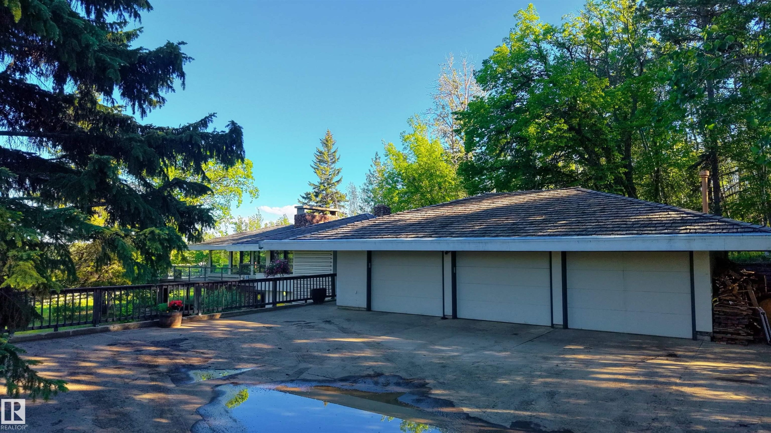 20211 9 Avenue Sw, Edmonton, AB - Outdoor