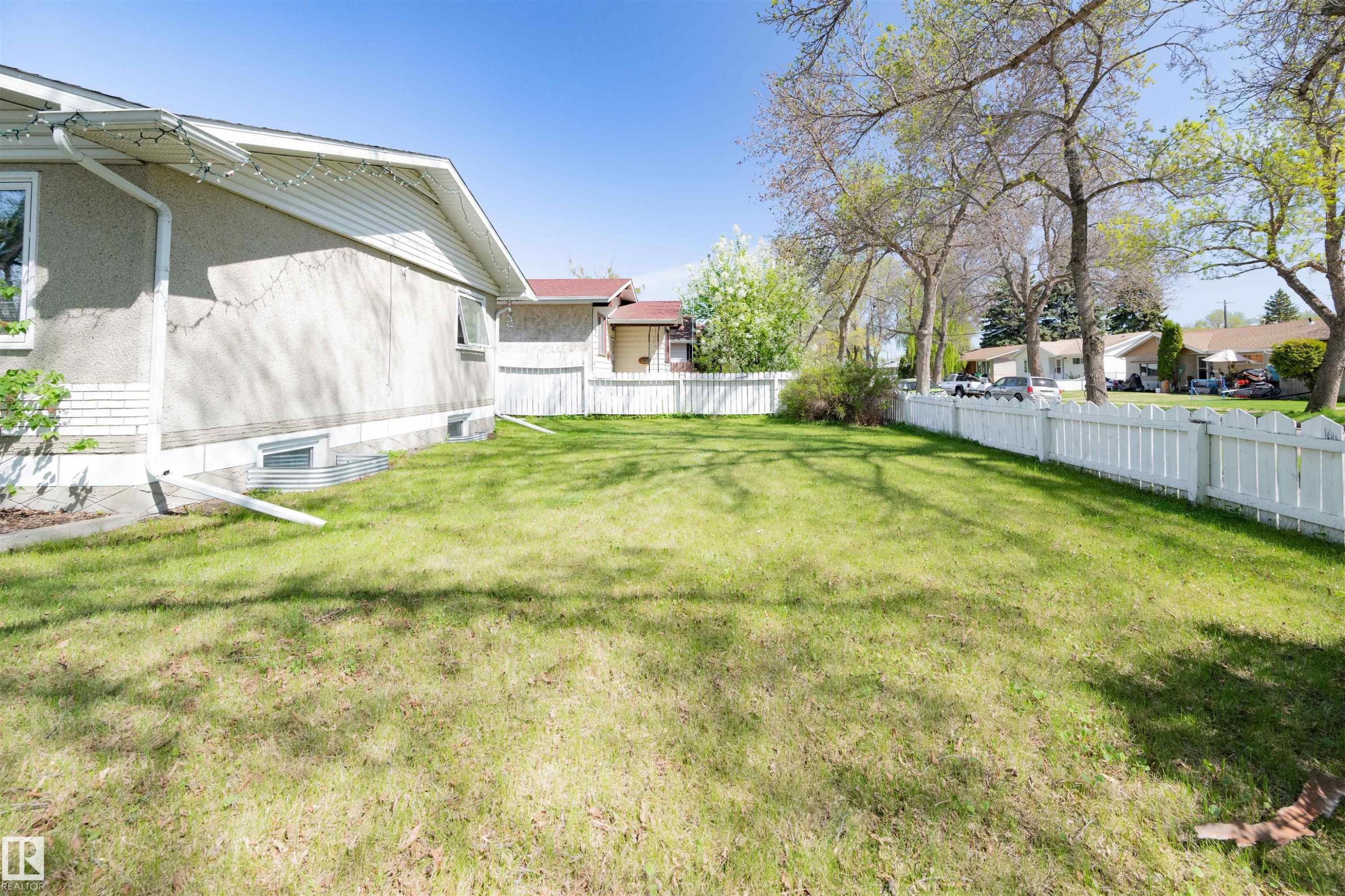 12002 39 Street, Edmonton, AB