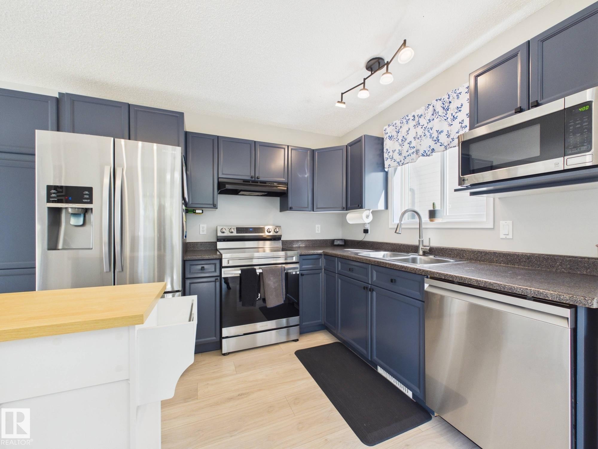 506 Bevington Close, Edmonton, AB